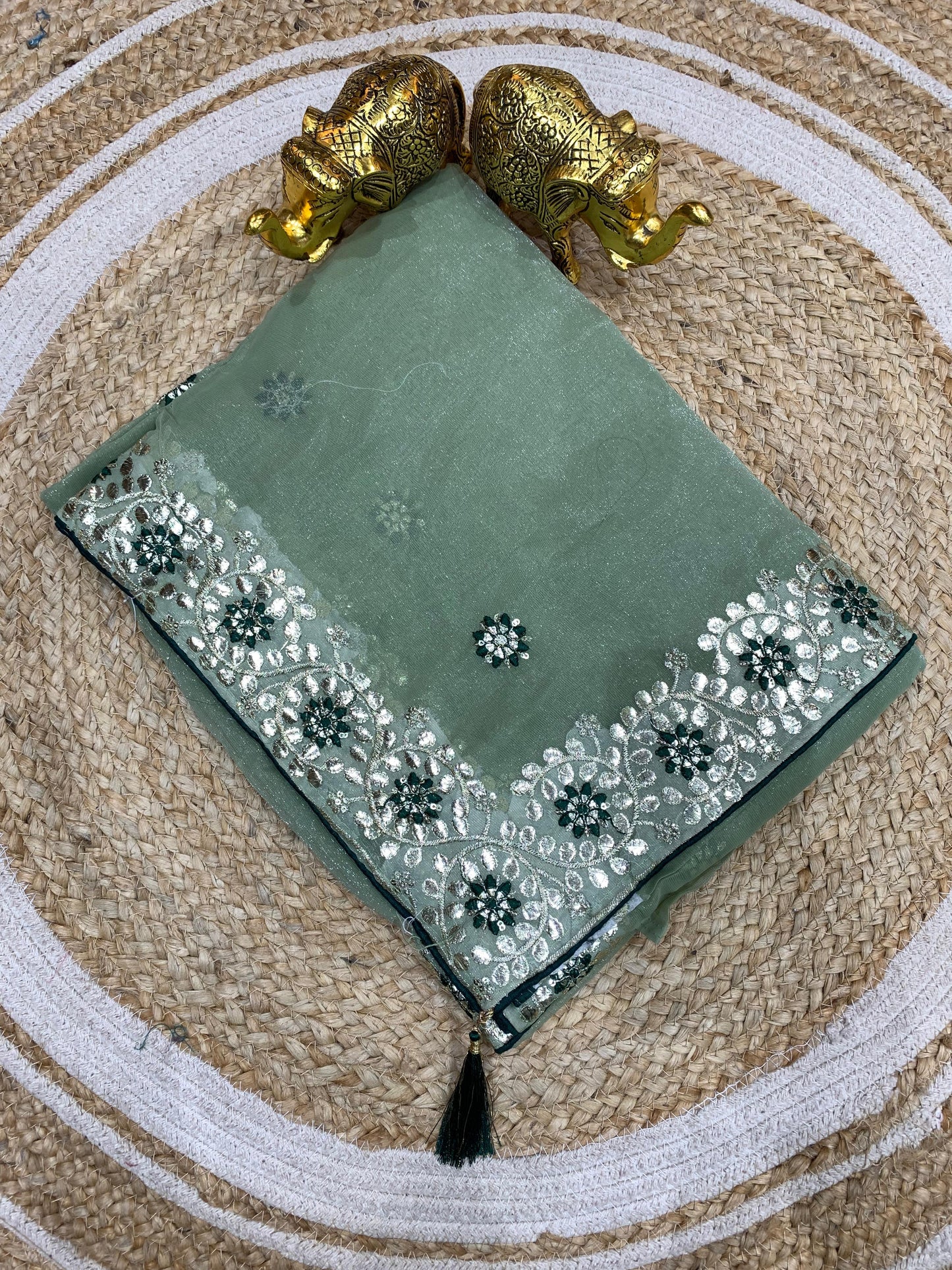 KAS-RIVANTA CRUNCHY SAREEE WITH BEAUTIFUL PETHA WORK C-PALLU DESIGN WITH TASSELS ATTACHED