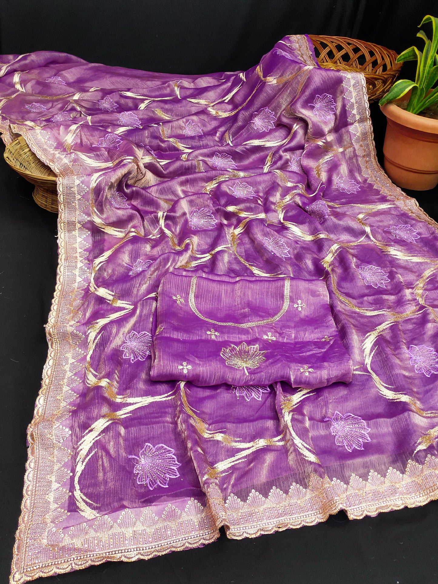 DF-VARTMAAN FENDI CHIFFON SAREE WITH BEAUTIFUL UNIQUE DESIGNER PIECE WITH FLOWER BHUTA WITH SIROSKI WORK