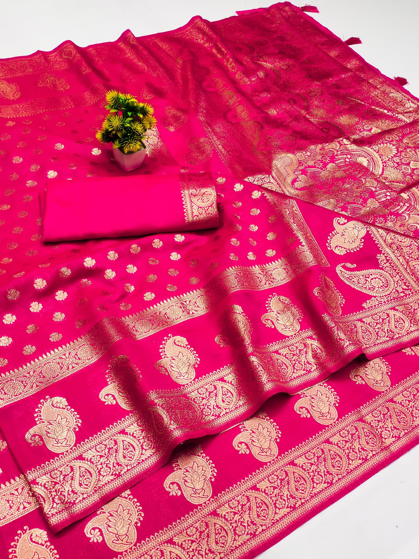 AJ-PREETY SOFT SILK SAREE WITH BUTHA BOX DESIGH WITH UNIQUE BEAUTIFUL PALLU WITH TASSELS