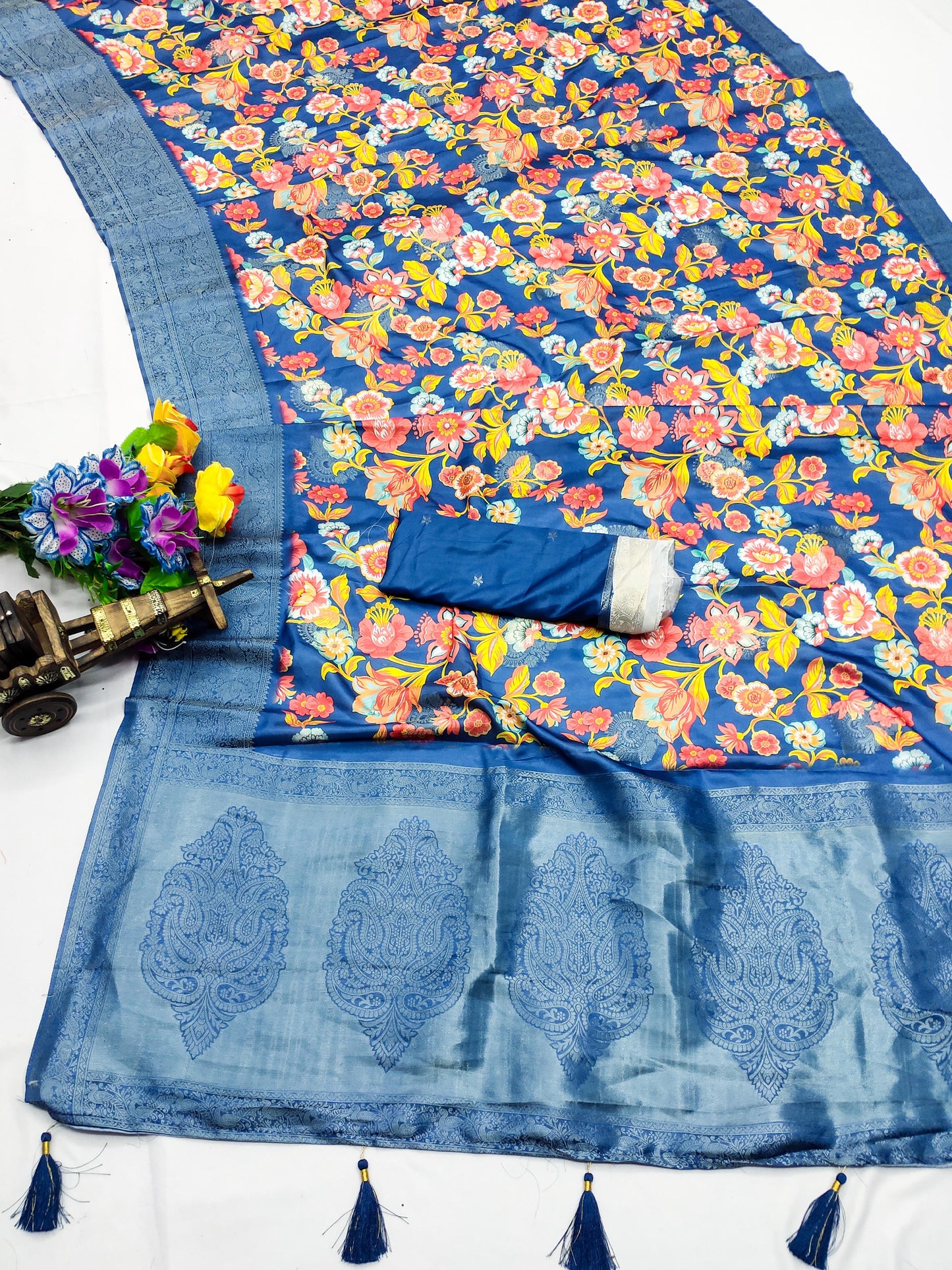 DP-JAGMAG Premium European Silk Saree with Beautiful Flower Print all over with Rich Pallu