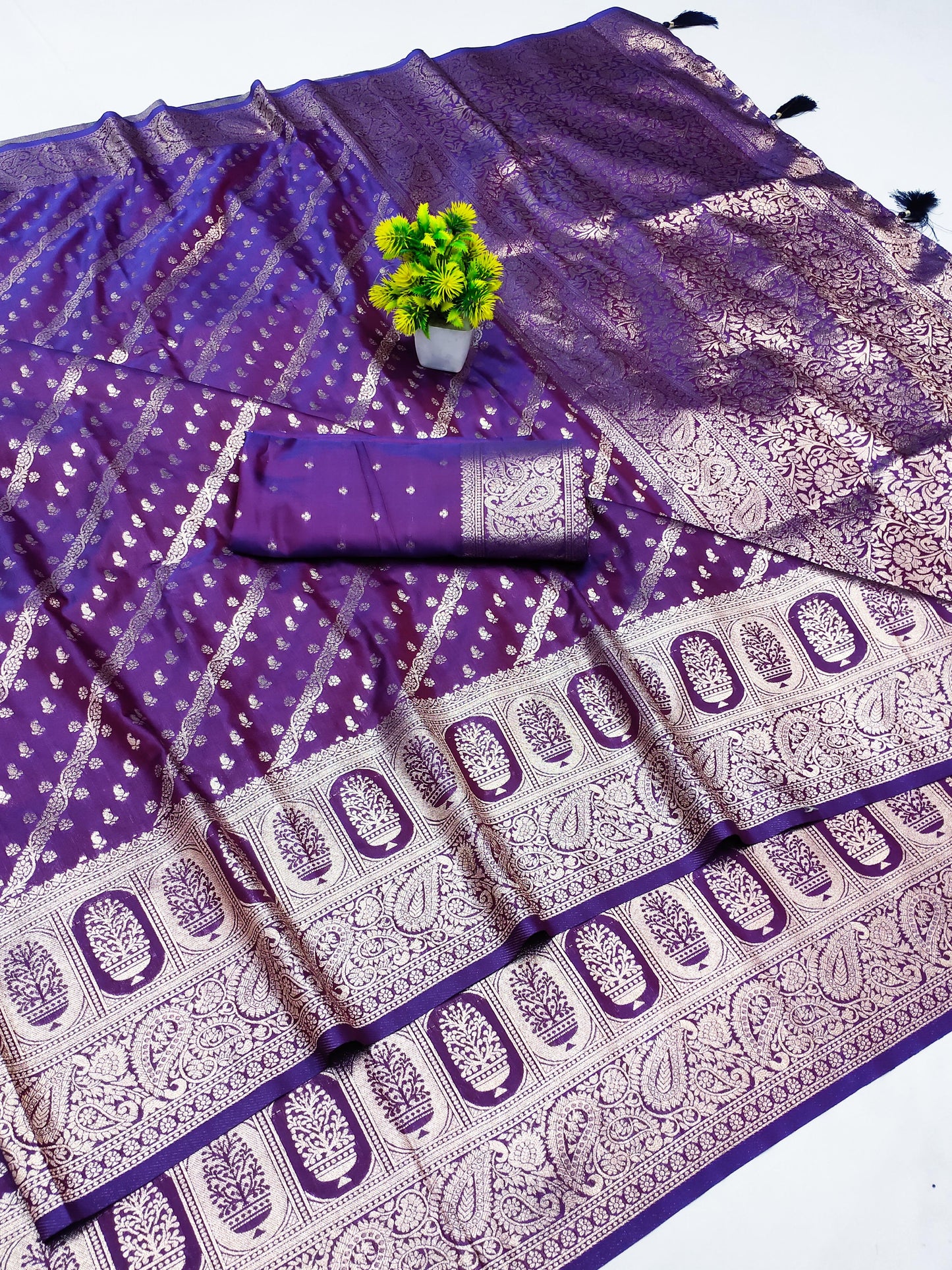 AJ-SAIYAAN PREMIUM SOFT SILK WITH LAHERIA PATTERN CRAFTED WITH BANARASI JARI WEAVING AND TASSELS