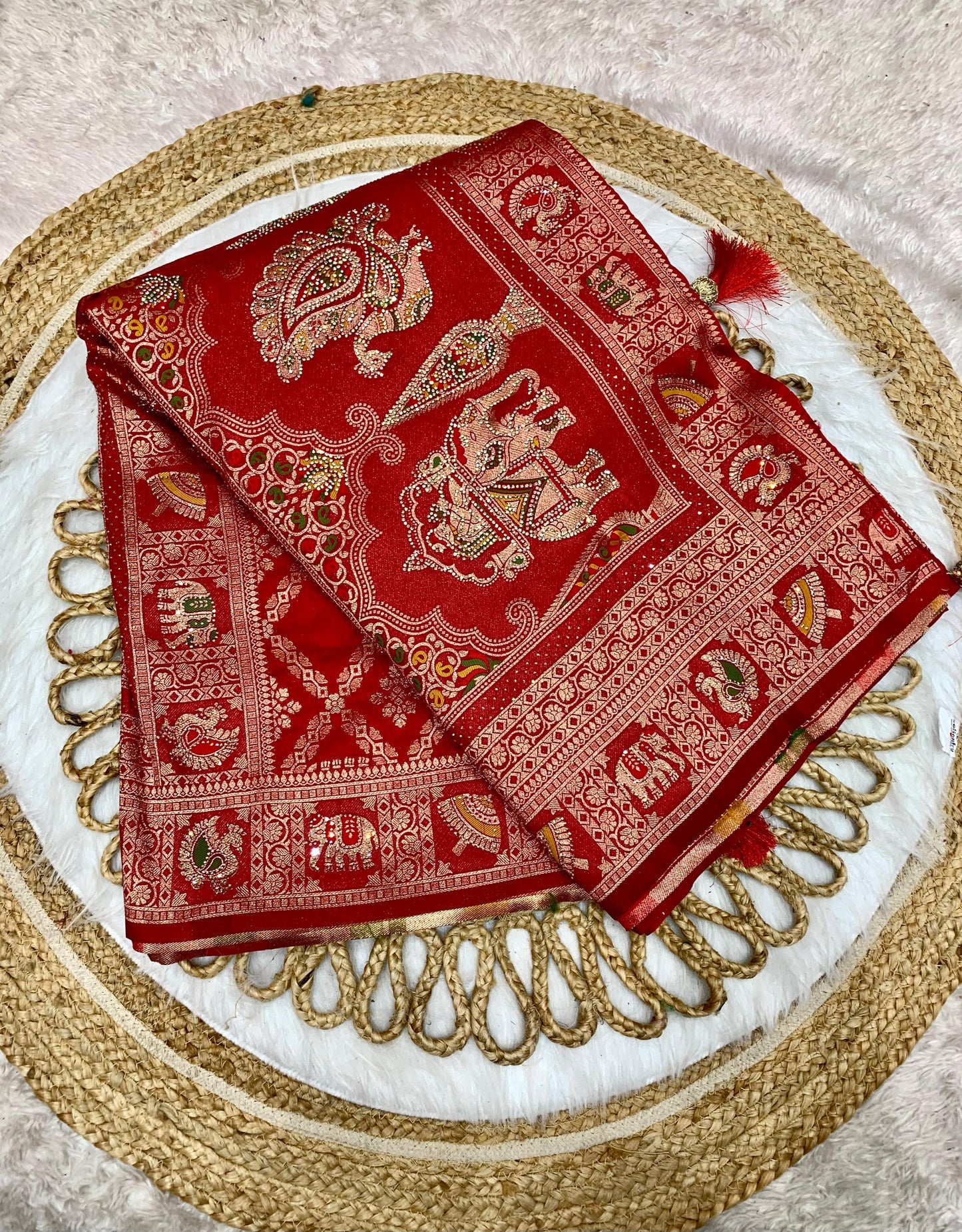 BS-MORNI-GHARCHOLA EUROPIAN DOLA SILK WITH GRAND PALLU WITH HEAVY JARAK WORK WITH GHAR CHOLA DESIGN OM BODY