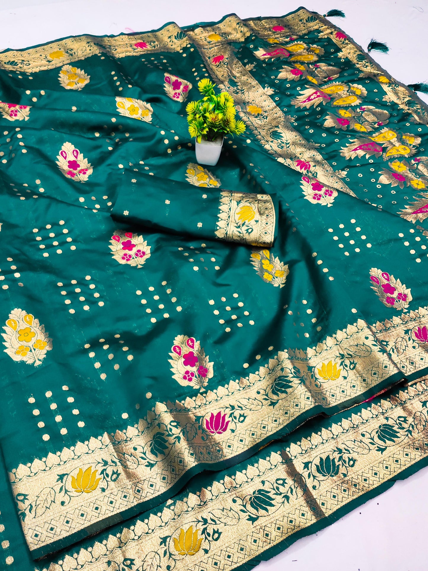 AJ-SWASTIK KOTA SILK SAREE WITH TRENDING SWASTIK KALASH WAEVING DESIGN WITH TASSELS