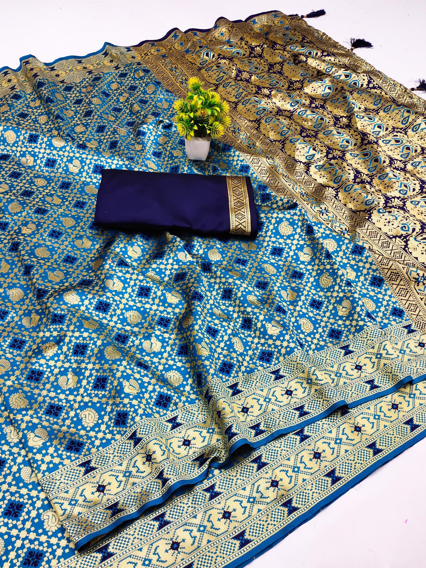 AJ-PATOLA-PAITHANI SOFT PAITHANI SILK SAREE WITH BEAUTIFUL PEACOCK WITH MENNAKARI WORK WITH HEAVY TUSSLES