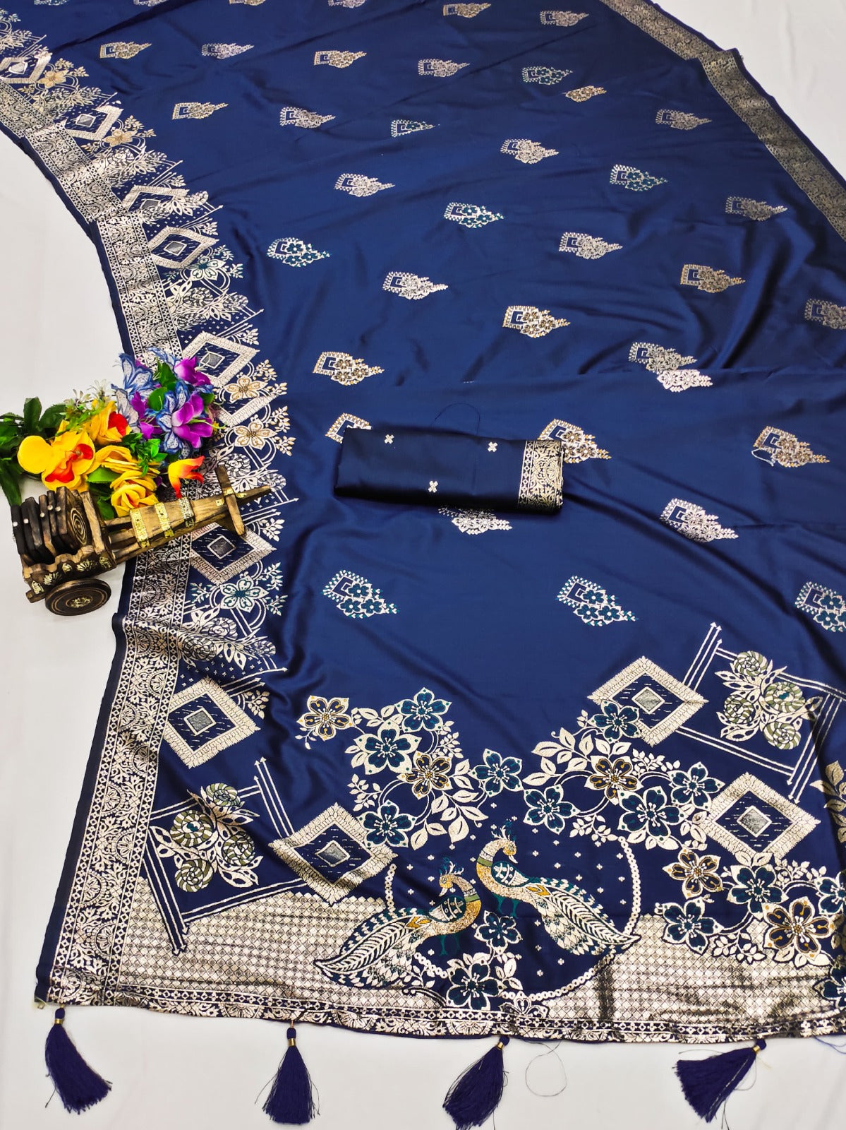 AJ-OPENPALLU PREMIUM SOFT SILK SAREE WITH BEAUTIFUL OPEN PALLU PEACOCK DESIGN WITH MEENAKARI AND PATLI WORK AND BUTTI BLOUSE