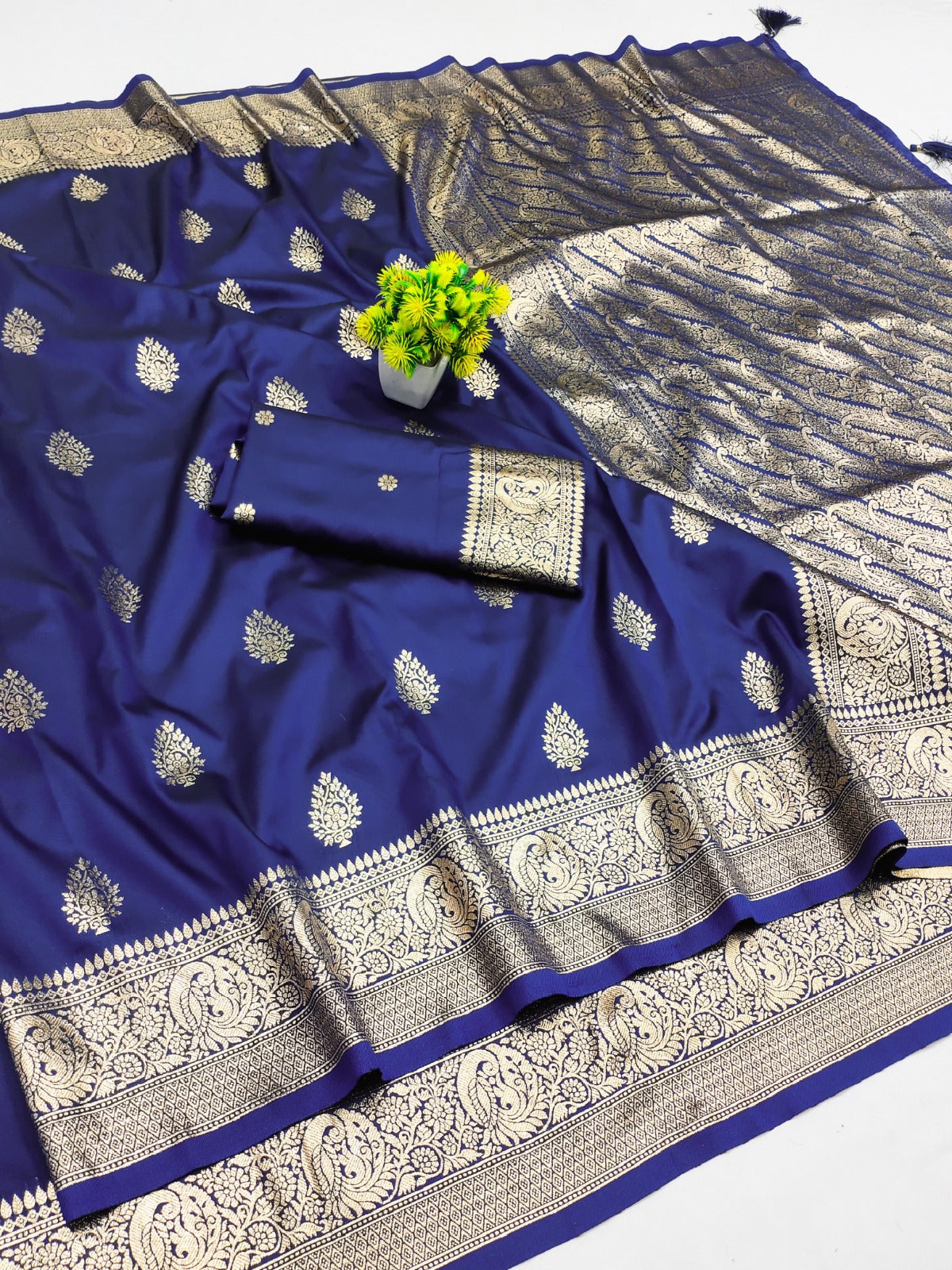 AJ-MAHARASHTRA -PREMIUM SOFT SILK SAREE GRAND LINING PALLU VIRAL DESIGN WITH TASSELS