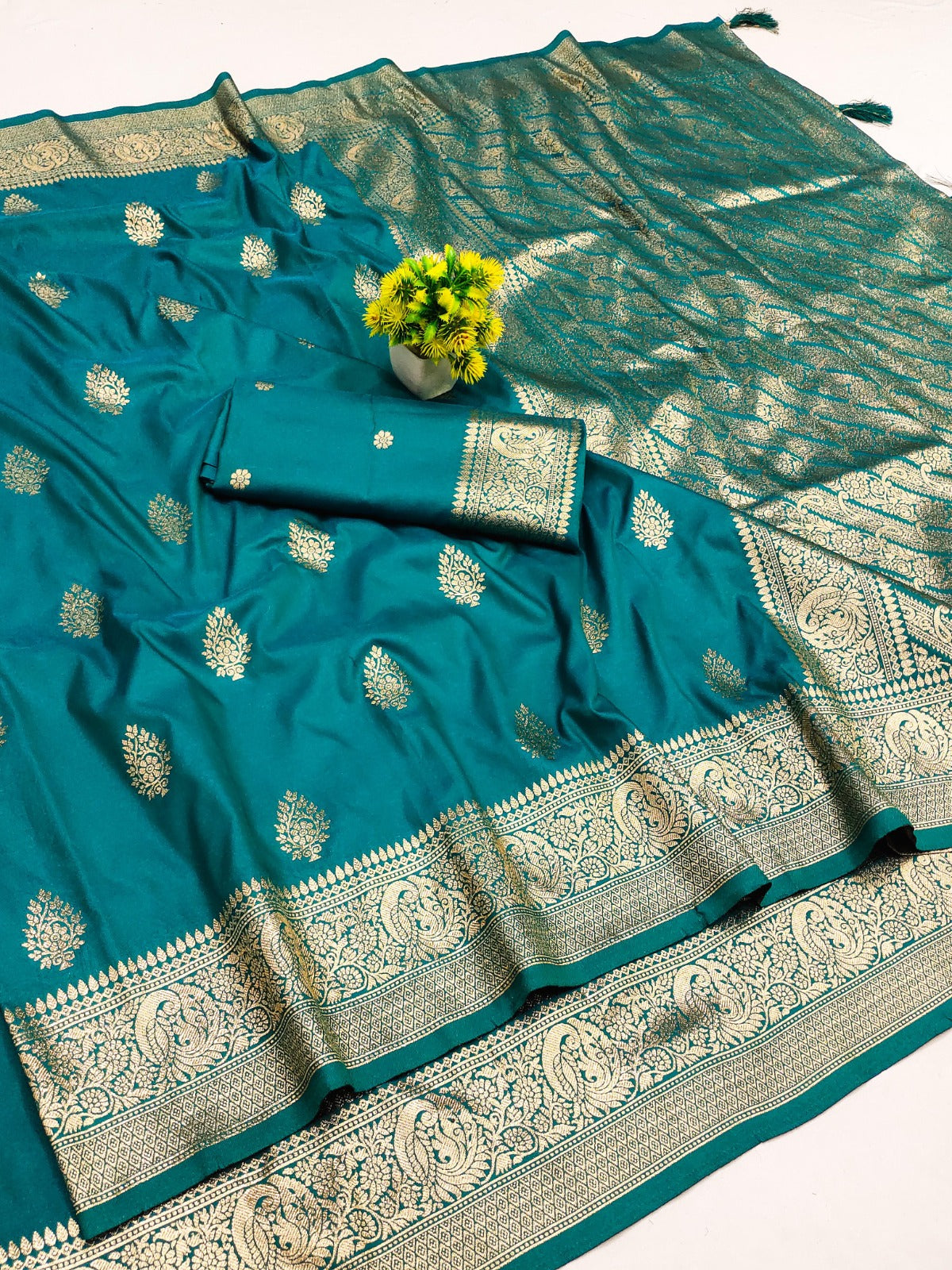AJ-MAHARASHTRA -PREMIUM SOFT SILK SAREE GRAND LINING PALLU VIRAL DESIGN WITH TASSELS