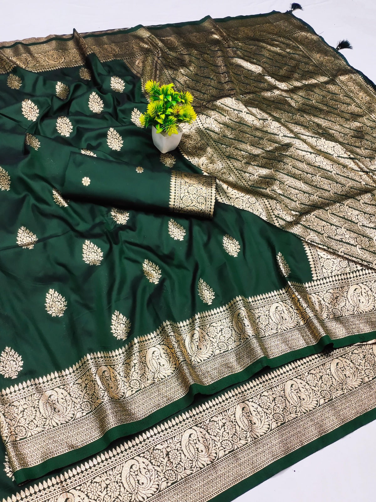 AJ-MAHARASHTRA -PREMIUM SOFT SILK SAREE GRAND LINING PALLU VIRAL DESIGN WITH TASSELS