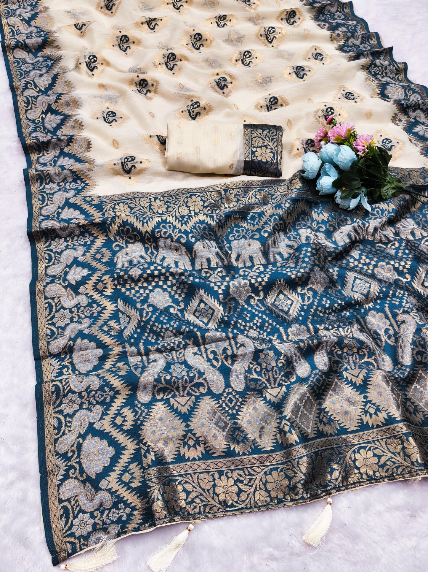 CT-HANSIKA COTTOM SILK SAREE WITH BESUTIFUL CONTRAST BORDER WITH BEAUTIFUL PEACOCK DESIGN WITH TASSELS
