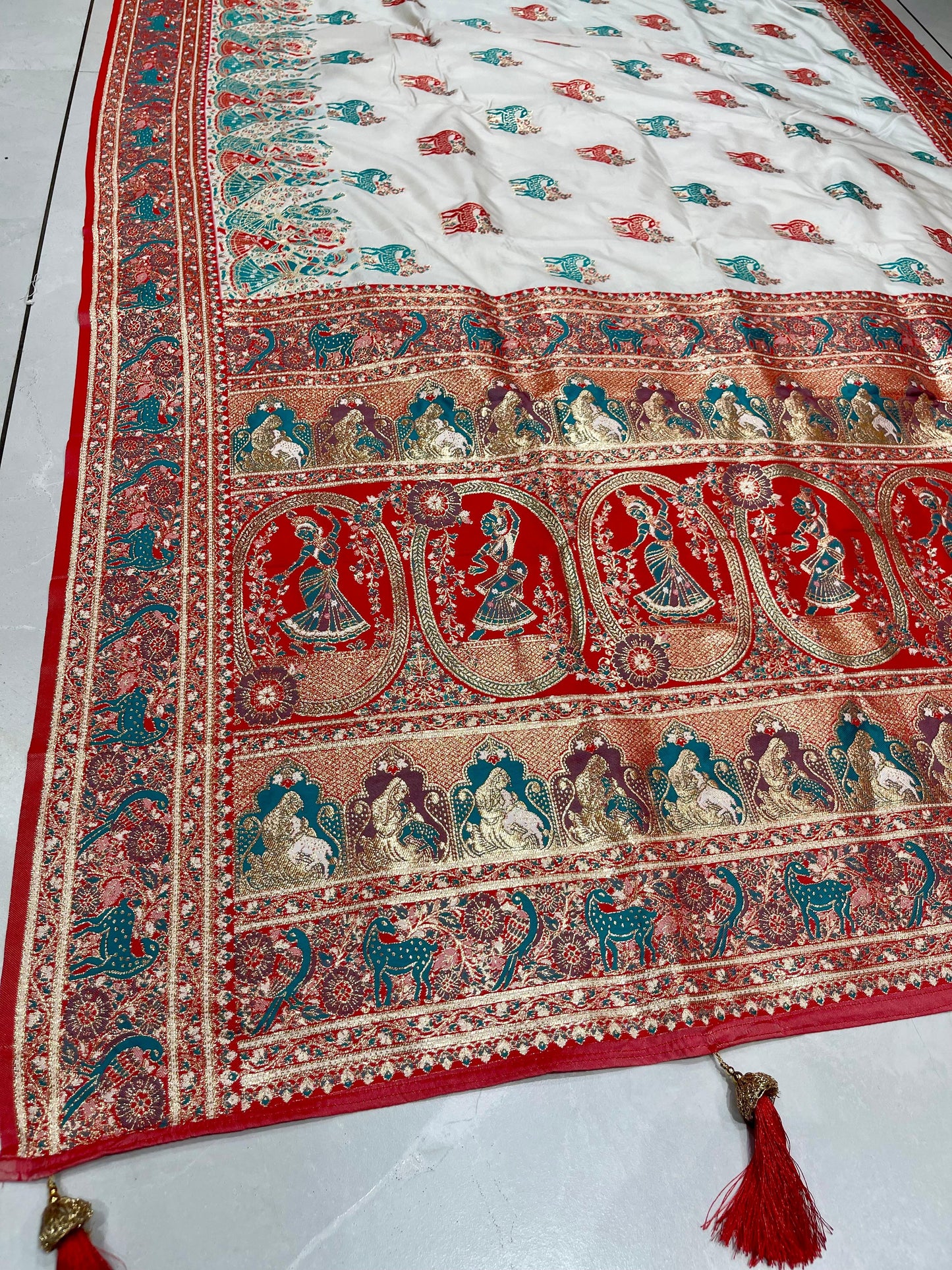 AJ-WHITE-BALCHURI SOFT SILK SAREE WITH WHITE RED SAREE WITH POSITION STYLE WEAVING WITH HEAVY LATKAN