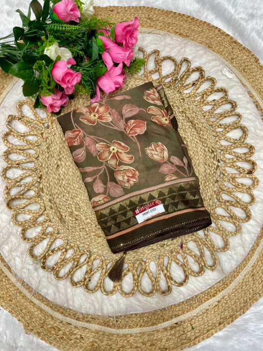 PRINT-3103 MUL MUL BRASSO SAREE WITH BEAUTIFUL FLOWER PURE BRASSO TASTE WITH FOIL PRINT WITH DMC SIROSKI ON BORER WITH PIPING LATKAN AND SUPER TRENDING FIRMA BLOUSE