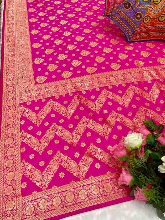 AJ-NIKITA CHAMPION SILK SAREE WITH BEAUTIFUL LAHERIA DESIGN WITH RICH PALLU AND BUTTA DESIGN