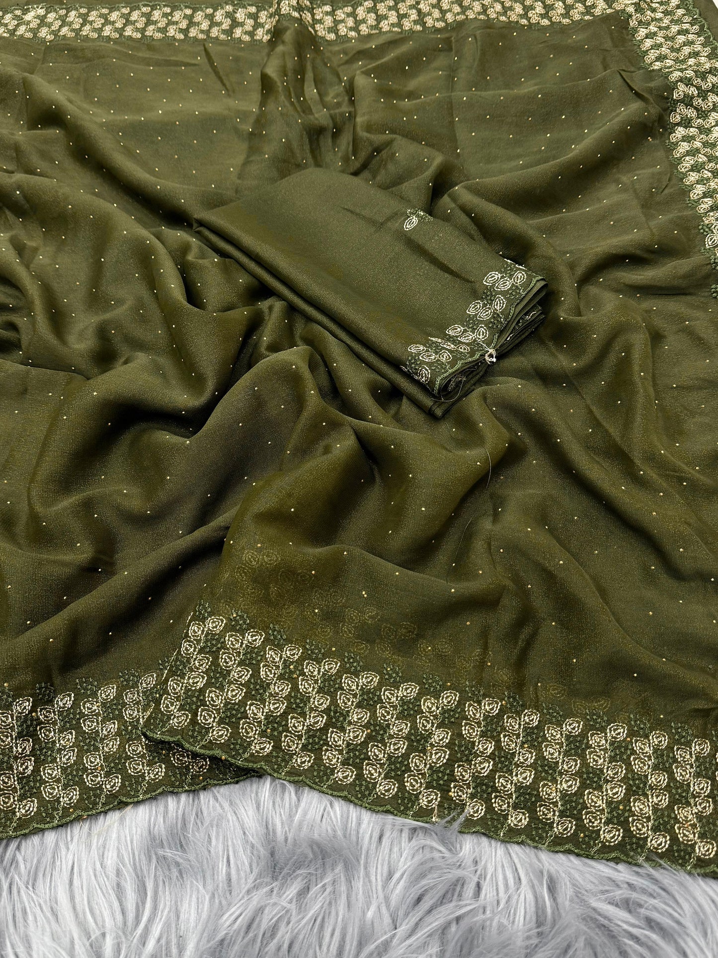 NN-2086 Star georgette fabric with beautiful embroidary c-pallu work with star georgett fabric with contrast embroidary work