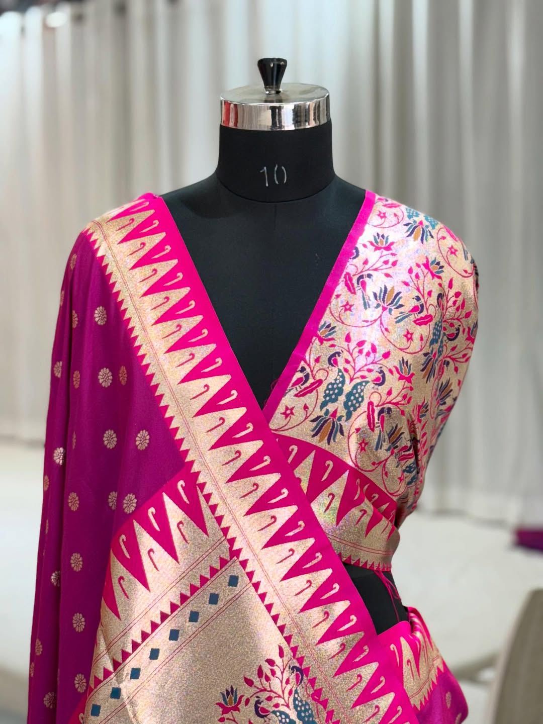 SA-7043 SOFT SILK SAREE WITH BEAUTIFUL DEISGN WITH RICH PALLU AND CONTRAST PAITHANI BORDER WITH BUTTI DEISGN AMD HEAVY TASSELS