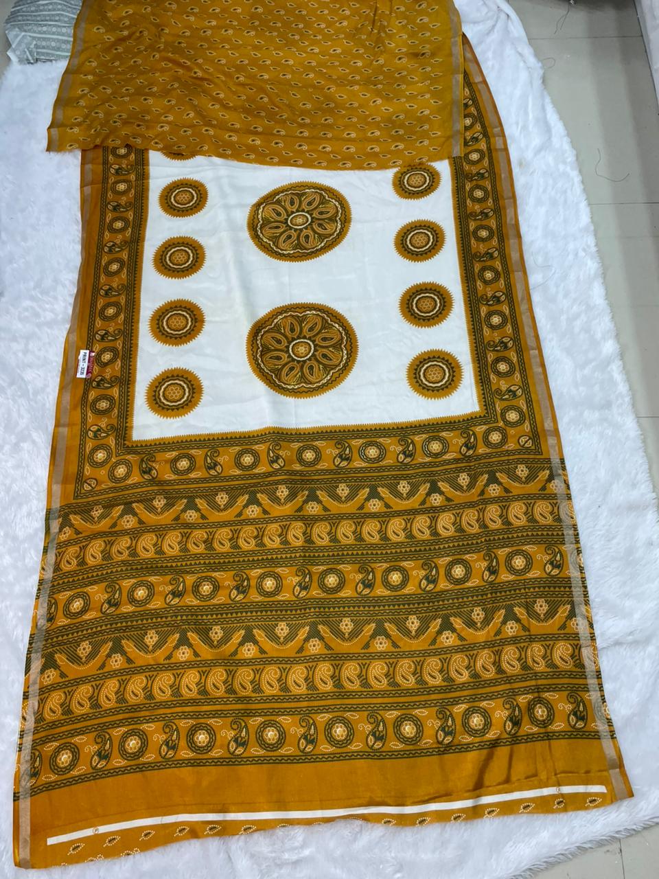 PRINT-3235 MAL COTTON SAREE,VIRAL DESIGN PRINT WITH WHITE COMMON BANDANI DESIGN WITH BEAUTIFUL FOIL WORK WITH BLOUSE 6.30 MTR CUT