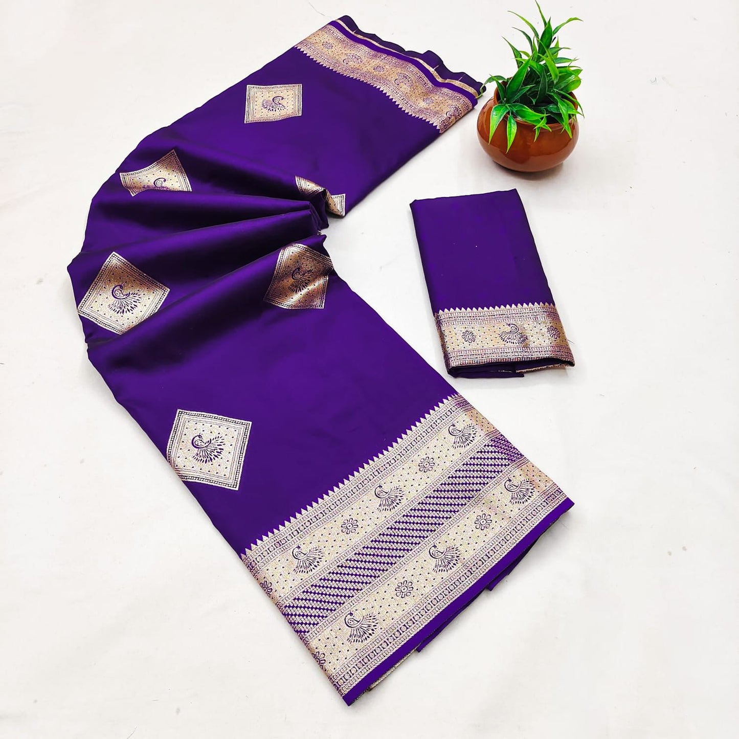 SA-7074 50/600 SOFT SILK SAREE WITH RICH PALLU AND BEAUTIFUL DAMAN WITH PEACOCK DESIGN WITH TONE TO TONE BEAUTIFUL MEENA WORK