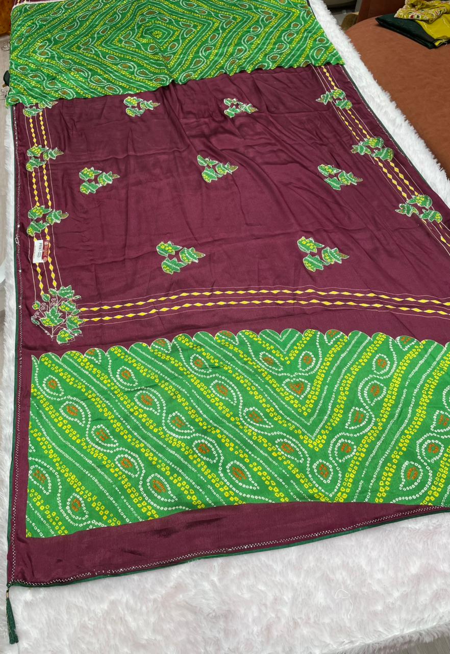 PRINT-3223 CHINON PRINTED FABRIC SAREE WITH BANDANI PRINT WITH SIROSKI BORDER WITH BLOUSE AND CONTRAST PIPING WITH LATKAN
