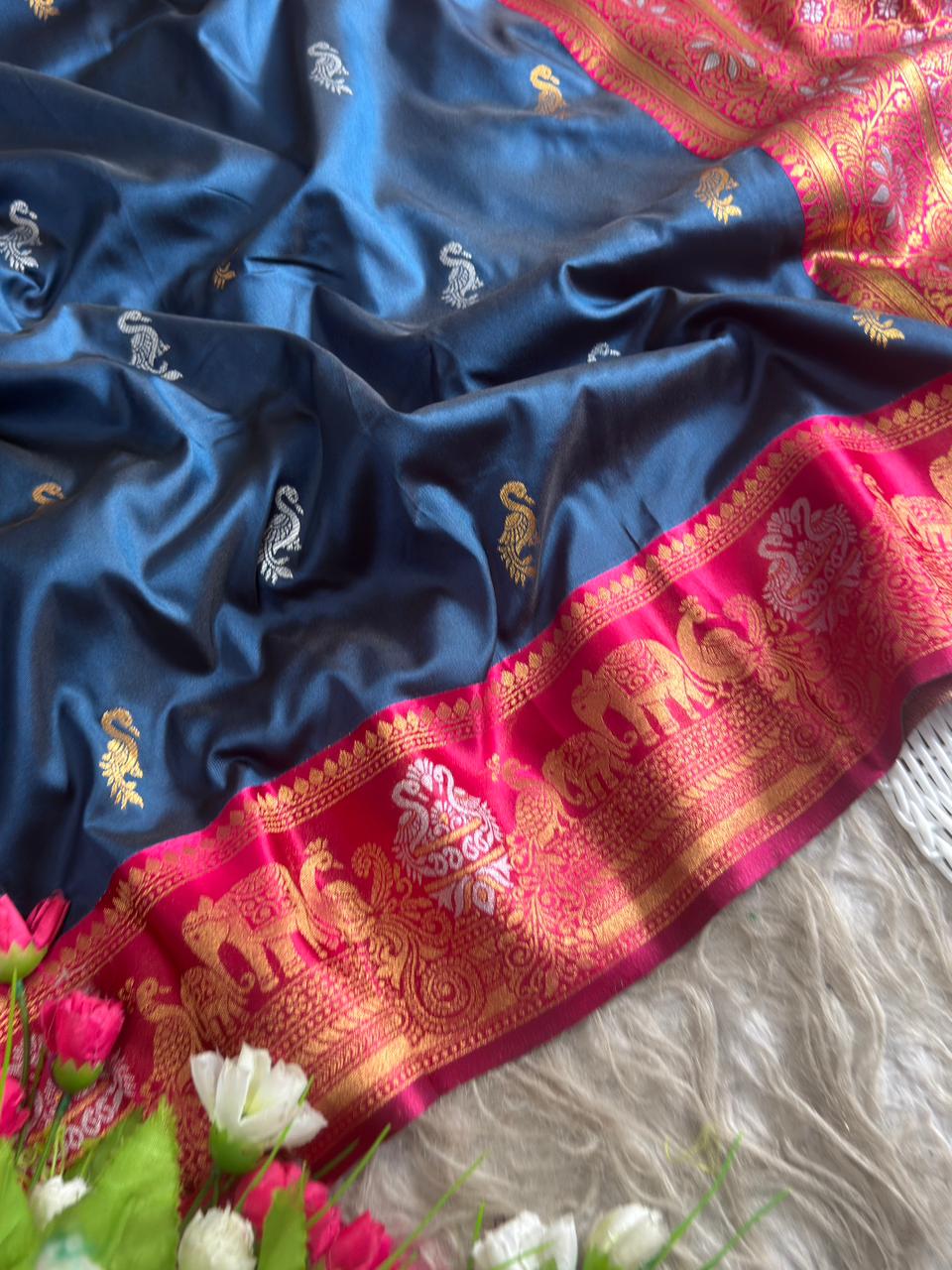 SA-7095 SOFT SILK SAREE WITH VIRAL DESIGN WITH RICH PALLU WITH DESIGN WITH BUTTA DESIGN ON BODY WITH CONTRAST BORDER AND BLOUSE