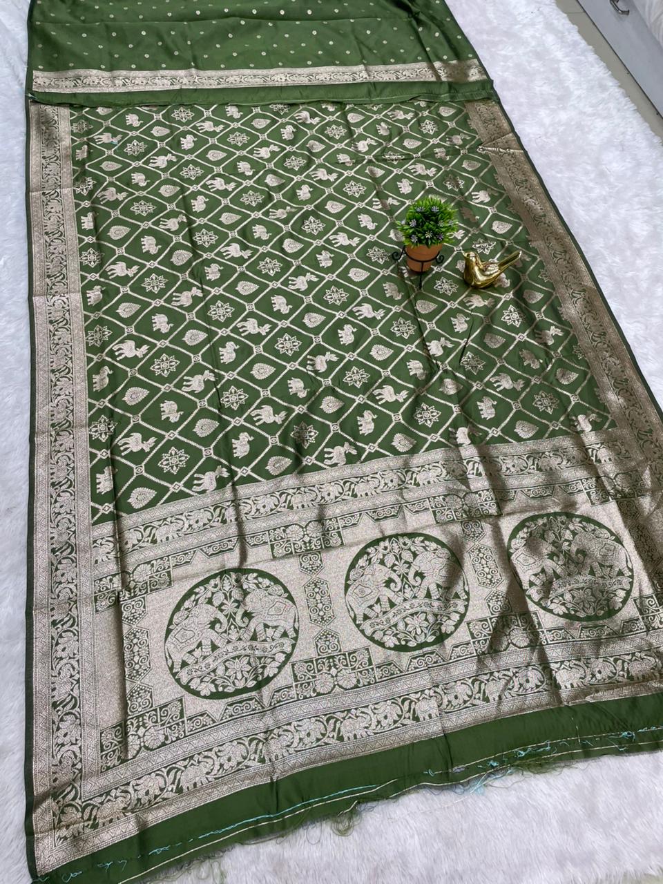 AJ-RUDRA KOTA FABRIC SAREE WITH BEAUTIFUL DESIGN WITH GAJRAJ DESIGN ON SAREE WTH GHATCHOLA DESIGN ON BODY WITH BLOUSE