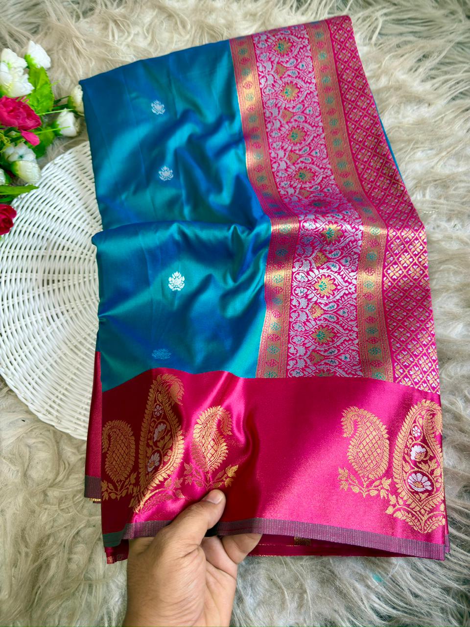 SA-7090 SOFT SILK FABRIC SAREE WITH BEAUTIFUL HEAVY DESIGN ON PALLU WITH SATIN BORDER WITH BLOUSE