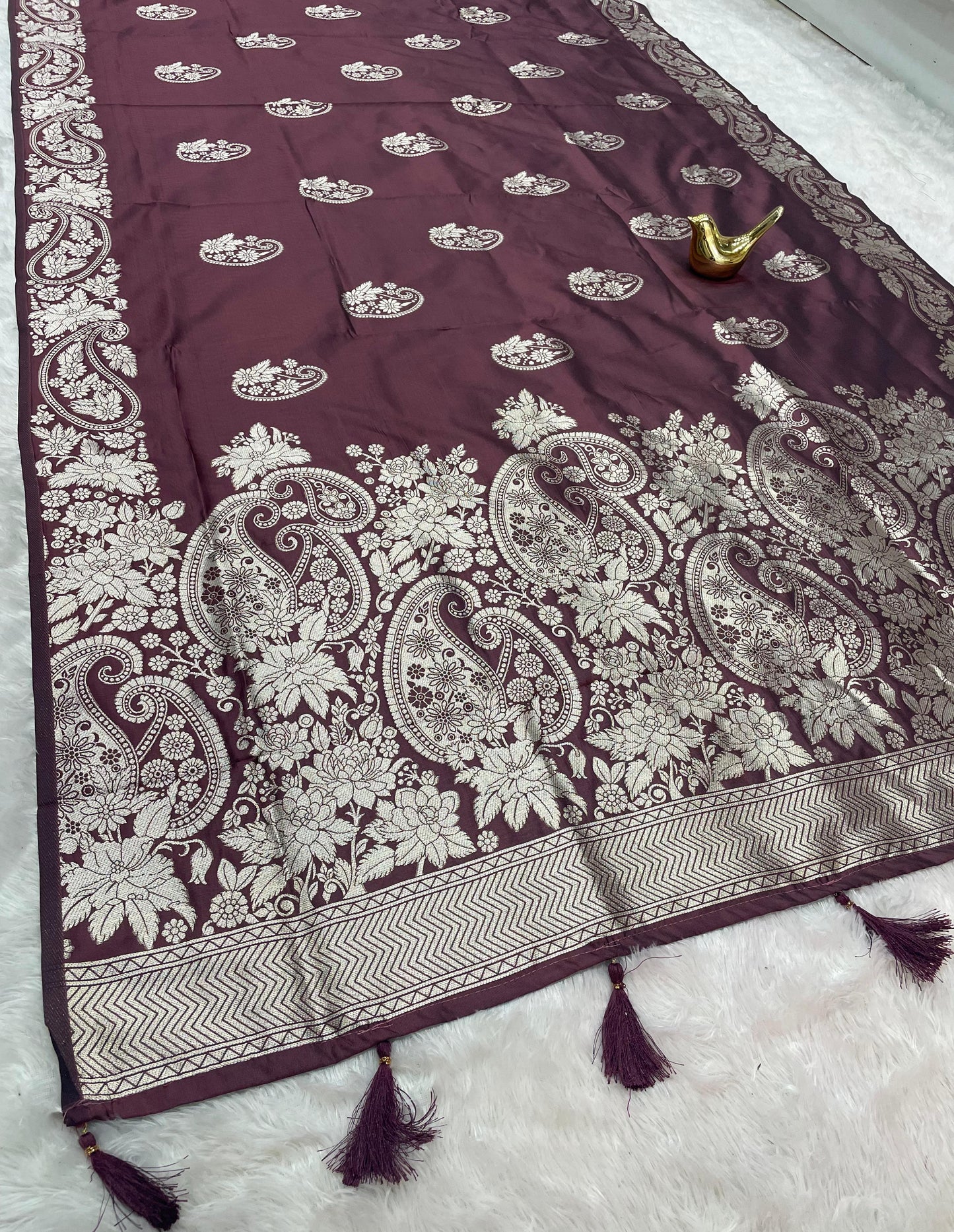 AJ-PRANIKA SOFT SILK FABRIC SAREE WITH HEAVY ZARI WORK WITH OPEN PALLU DESIGN WITH CARRY DESIGN ON ALL OVER ON SAREE WITH HEAVY BROCADE BLOUSE WITH TASSELS