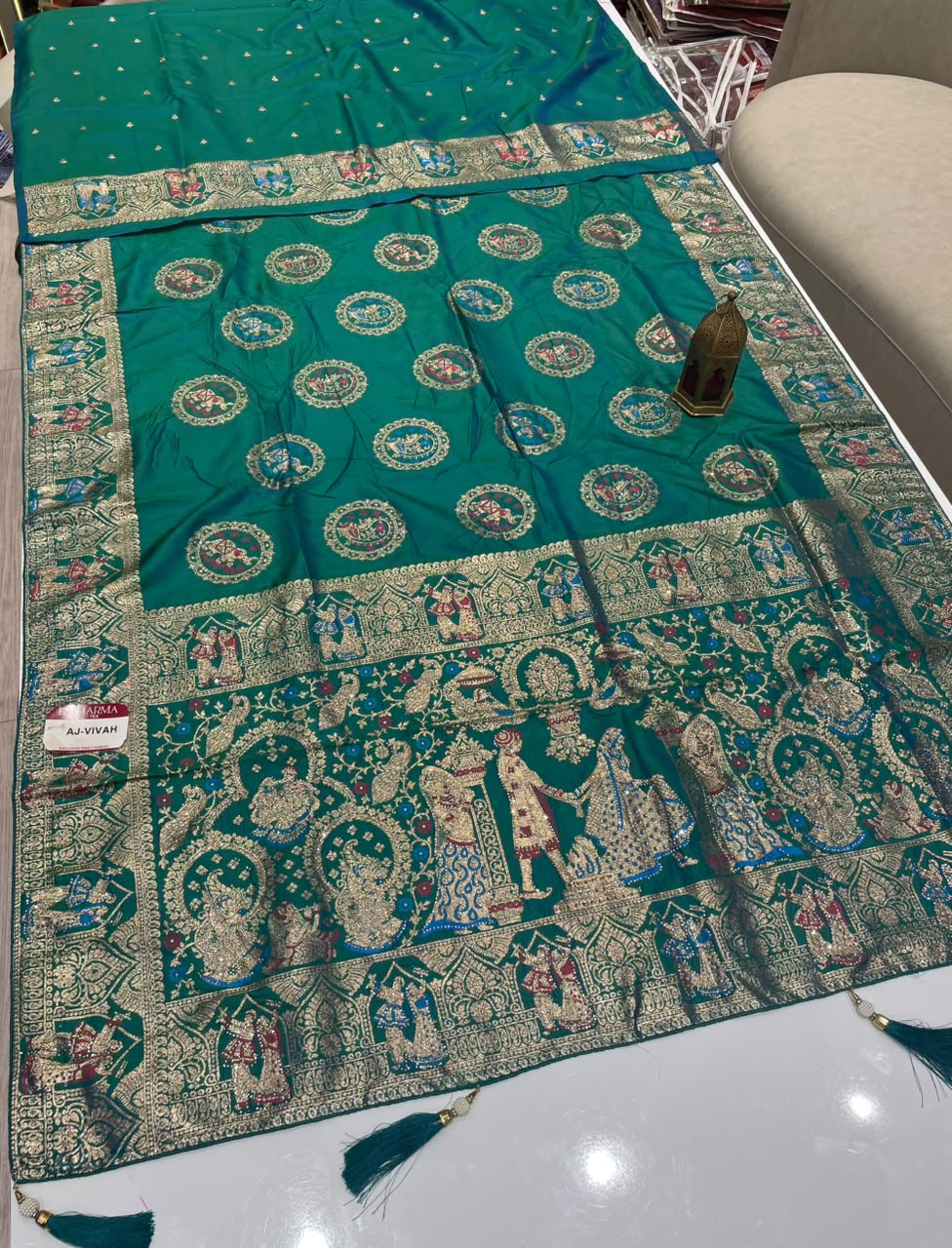 AJ-VIVAH SOFT SILK SAREE WITH BARAT PRINT WITH SIROSKE WORK AND GAJRAJ DESIGN ON BAHU AND BEAUTIFUL DAAMAN DESIGN