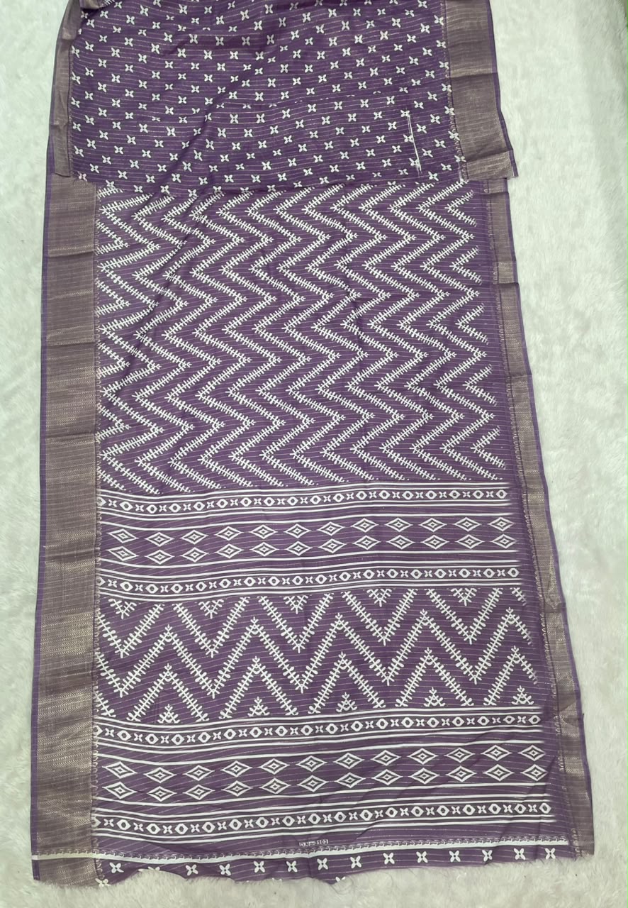 SV-8117 DOLA RIKO FABRIC SAREE WITH ZIGZAG AND GEOMATRIC PRINT WITH RICH PALLU DESIGN WITH JACUARD BORDER WITH BLOUSE