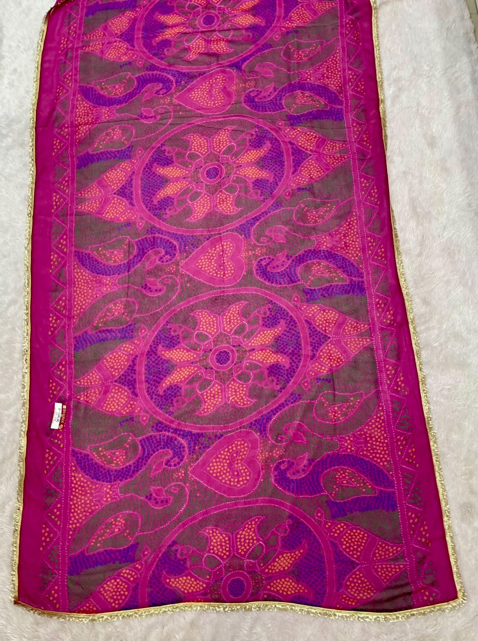 SF-DARLING DARBARI FABRIC SAREE WITH BEAUTIFUL BANDHANI BANDHANI PRINT DESIGN WITH BEAUTIFUL GOLD ZARI BORDER LACE