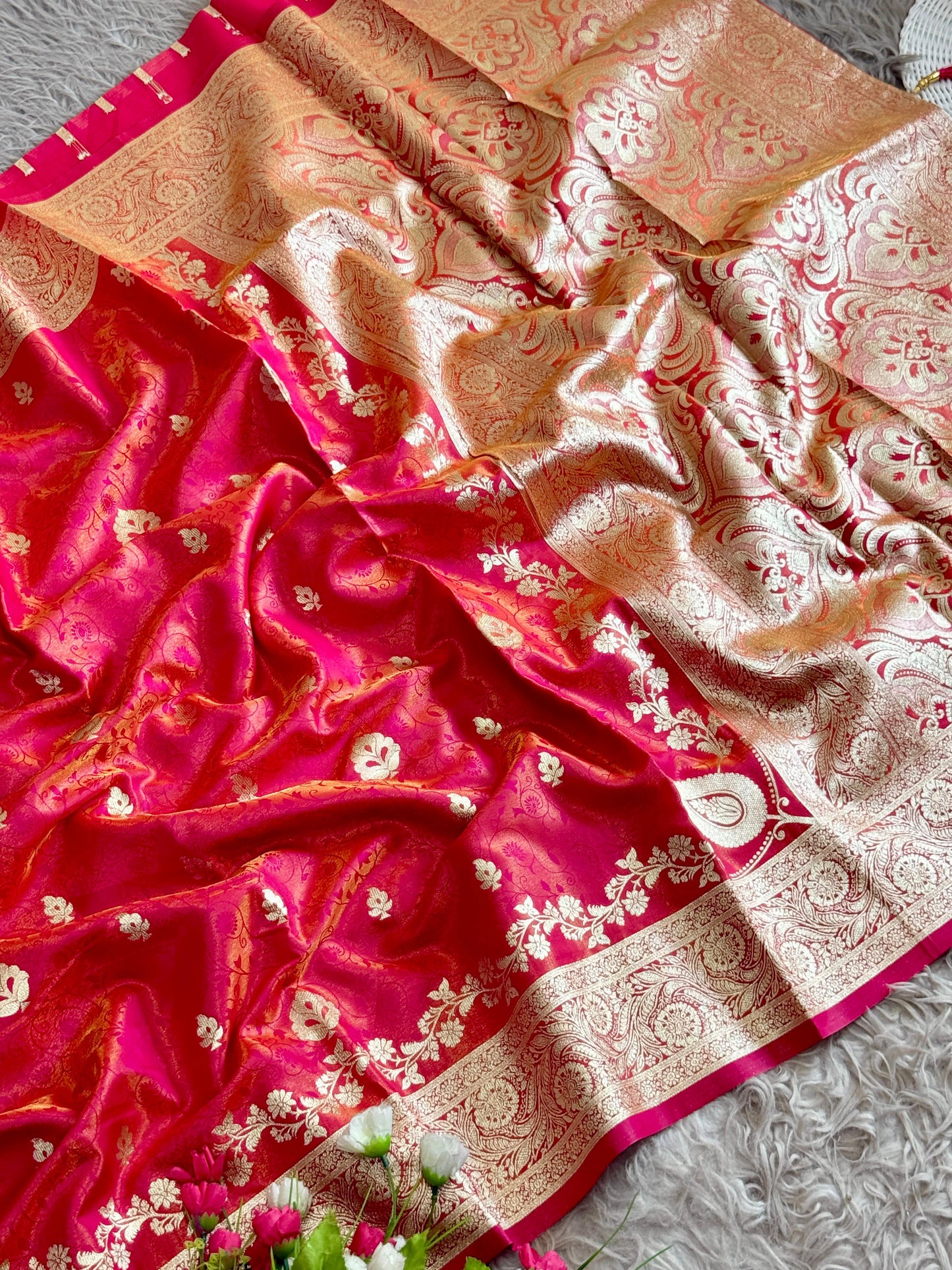 SA-5108 GLASS SATIN SILK FABRIC SAREE WITH FEATURING EXQUISTIE SILVER ZARI WEAVING WITH ELEGANT FLORAL PAISLY MOTIFS AND RICH WOVEN PALLU WITH AND A GRAND DESIGNER BORDER