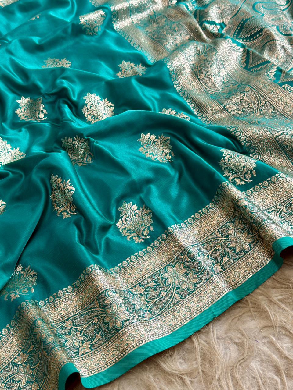 SA-5119 SOFT SILK FABRIC SAREE WITH BEAUTIFUL RICH PALLU DESIGN WITH BEAUTIFUL DESIGN WITH FLORAL PRINT ON PALLU WITH BLOUSE