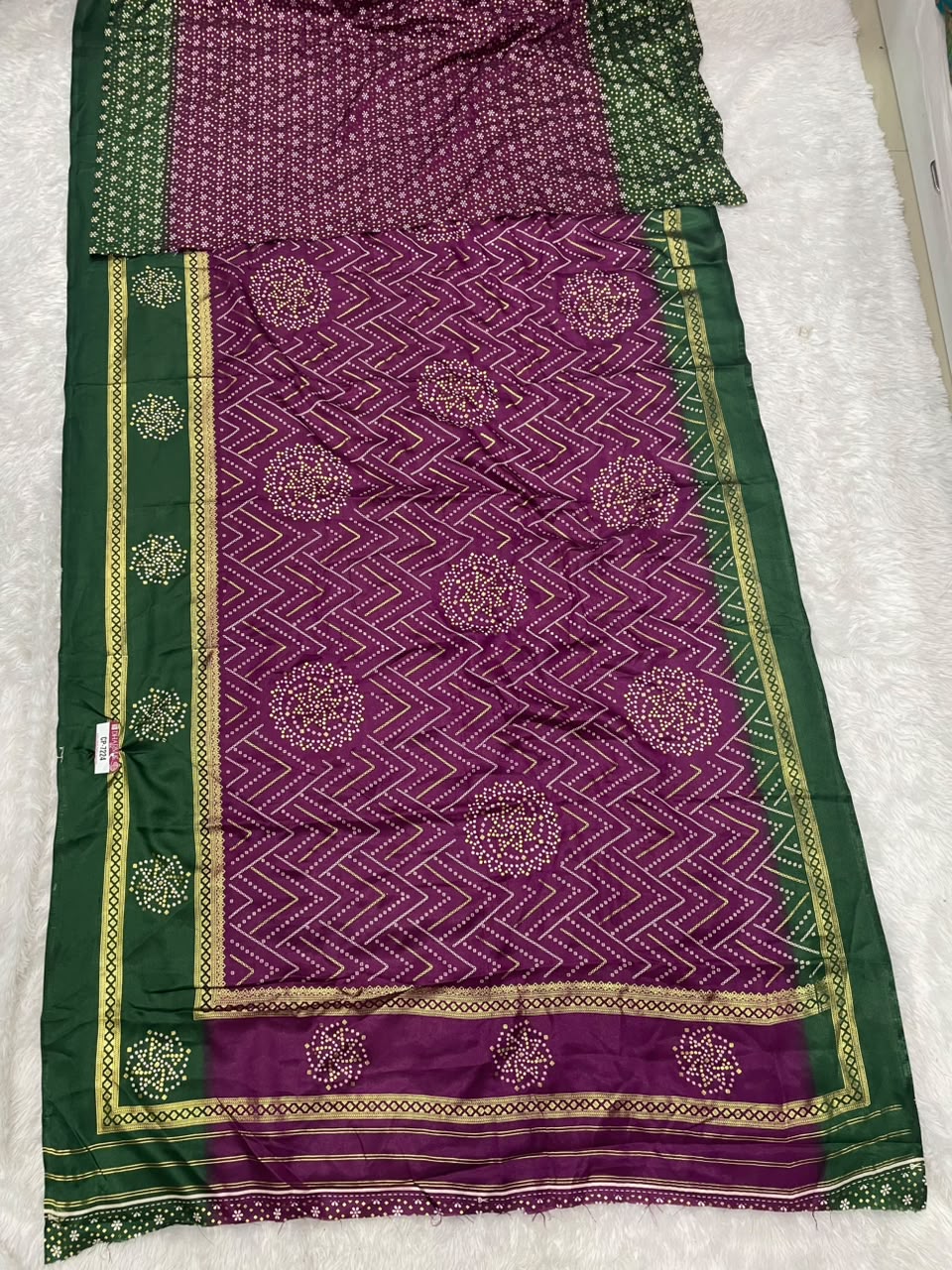 CP-7224 BRIGHT MOSS FABRIC SAREE WITH BANDHANI-INSPIRED DOT PRINT WITH ZIGZAG DESIGN WITH ELEGANT CIRCULAR BUTTI ALL OVER BODY AND CONTRAST GREEN BORDER WITH GOLDEN ZARI PATTERN WITH BLOUSE