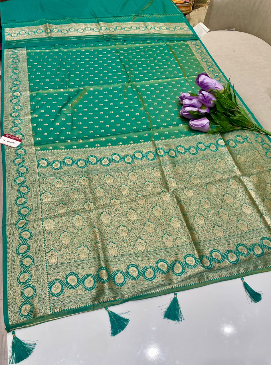 AJ-BHAKTI SOFT SILK FABRIC SAREE WITH BEAUTIFUL RICH PALLU WITH FLORAL PRINT ON SAREE WITH PIPING AND TASSELS WITH BLOUSE