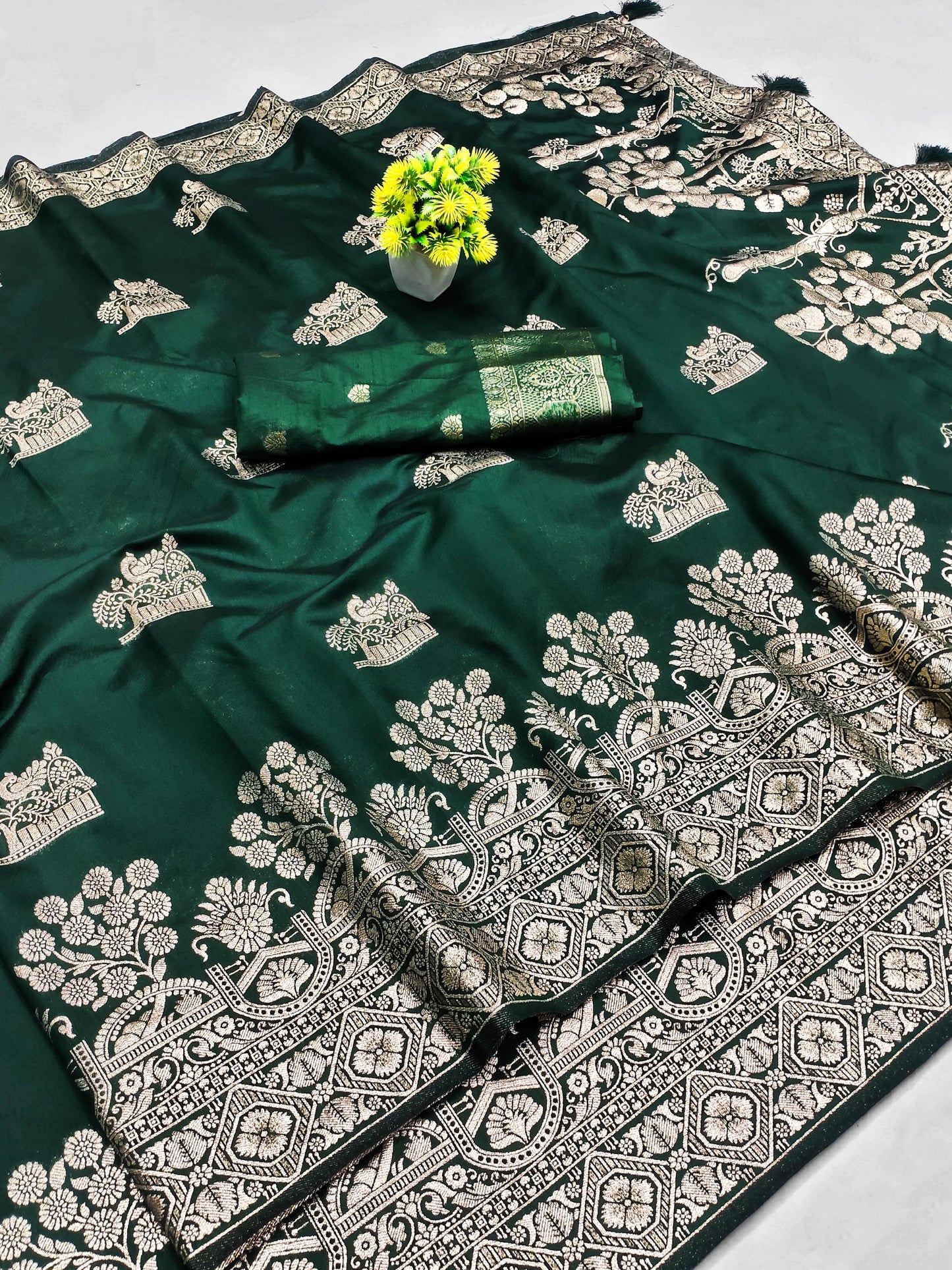 DOLA-RAVINA PURE DOLA SILK WITH GRAND PALLLU WITH BEAUTIFUL PEACOCK DESIGN ALL OVER