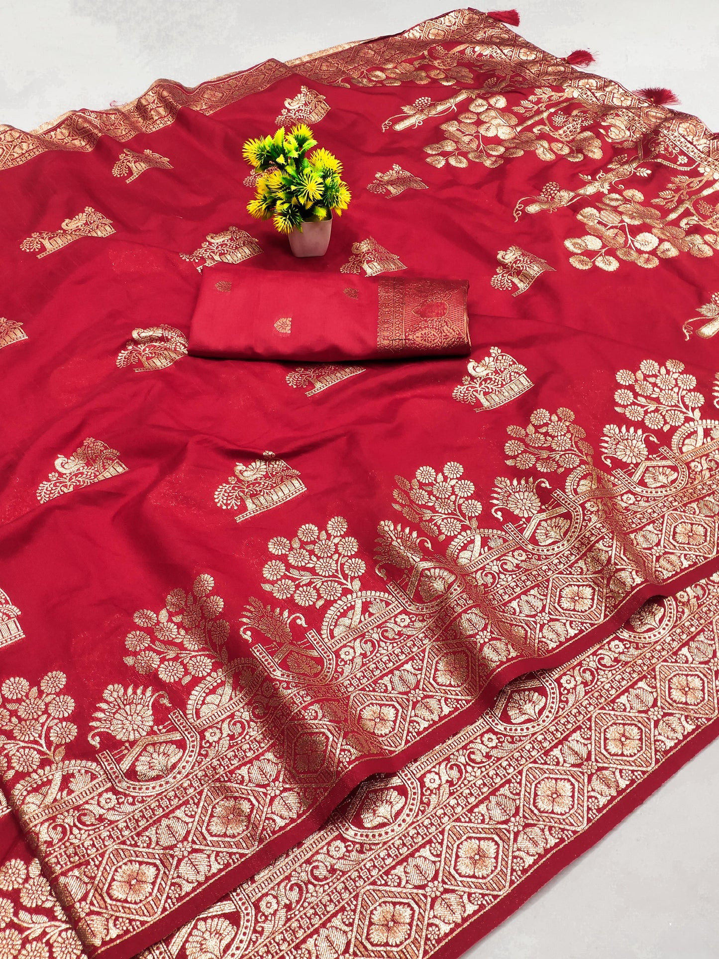 DOLA-RAVINA PURE DOLA SILK WITH GRAND PALLLU WITH BEAUTIFUL PEACOCK DESIGN ALL OVER