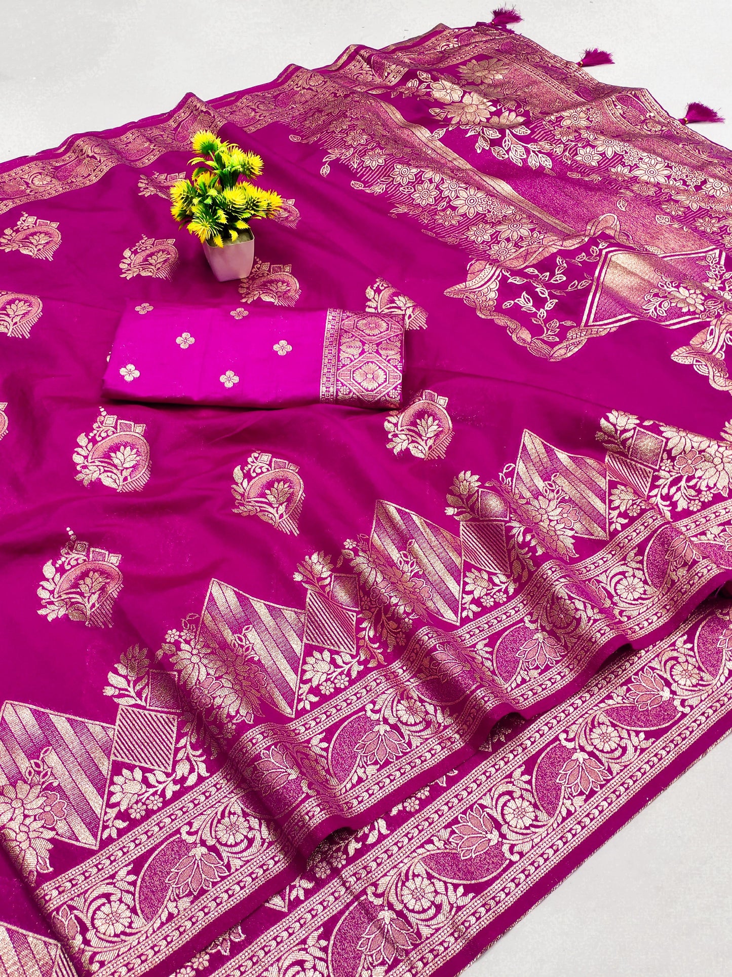 DOLA-MAHAKUMB PURE DOLA SILK WITH GRAND PALLLU WITH BEAUTIFUL DESIGNS ALL OVER