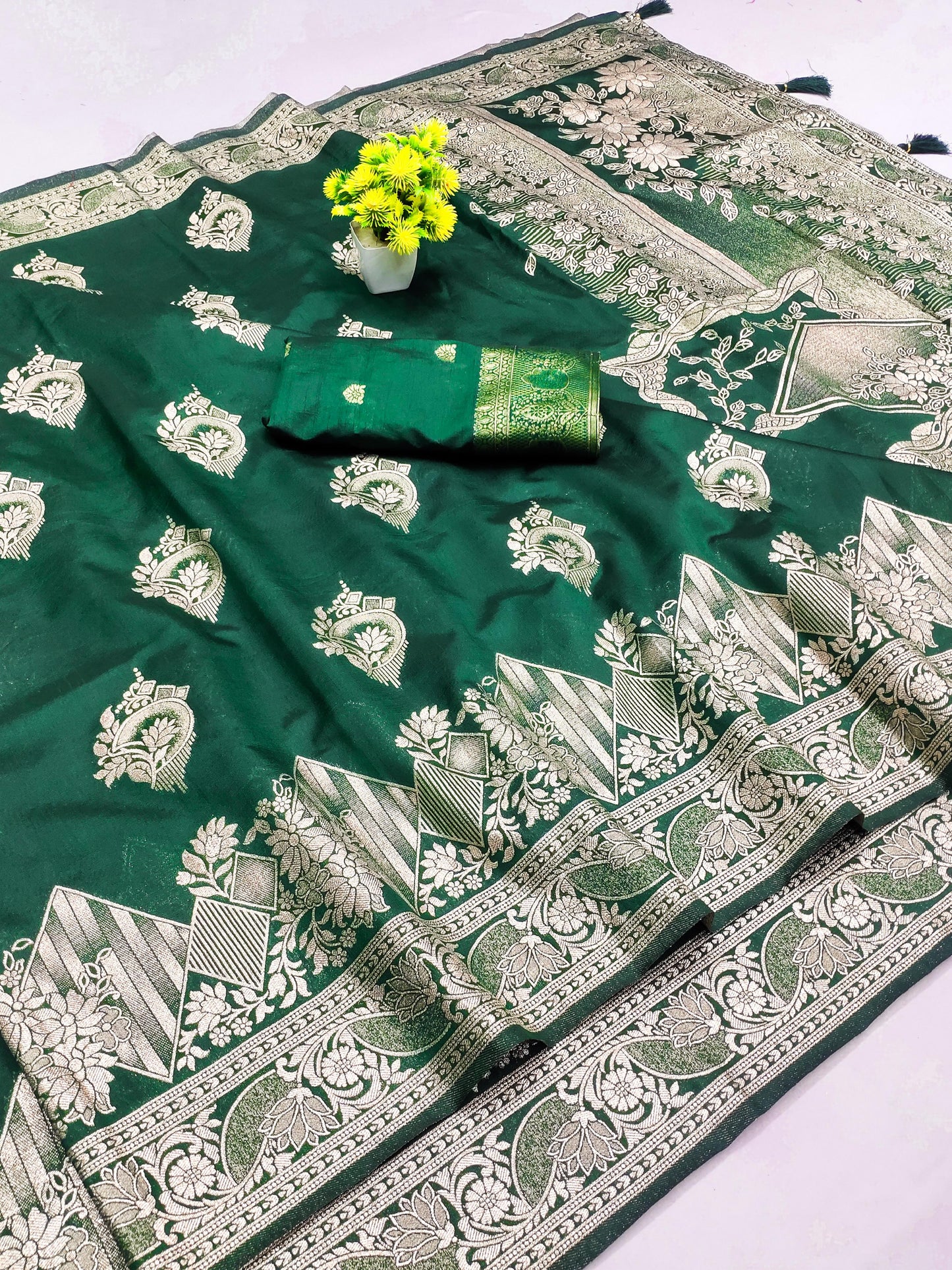 DOLA-MAHAKUMB PURE DOLA SILK WITH GRAND PALLLU WITH BEAUTIFUL DESIGNS ALL OVER