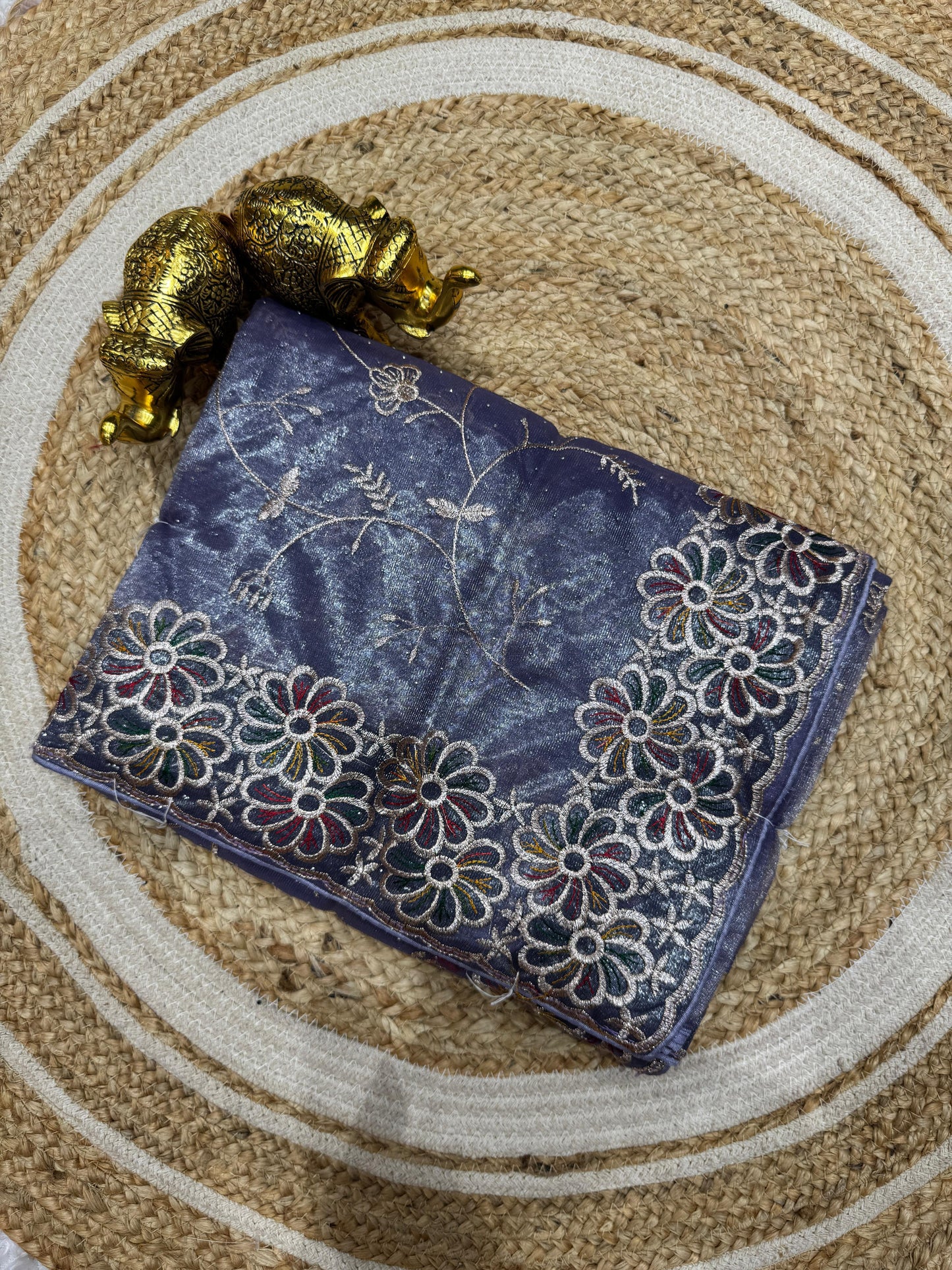 SJ-CHAKARI PREMIUM TWILL NET SAREE WITH BEAUTIFUL FLOWER C-PALLU DESIGN WITH JAREE WORK WITH SIROSKI ALL OVER
