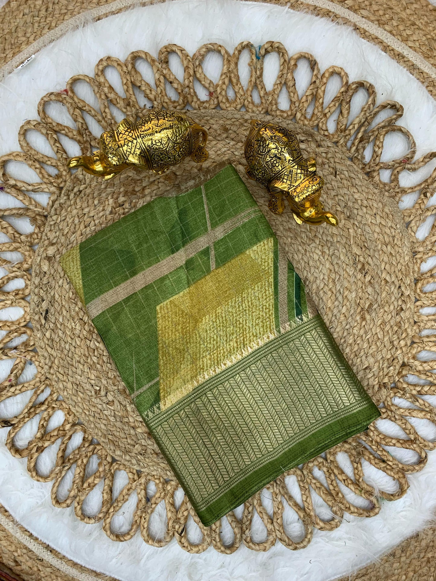 CP-7065 DOLA CHEX SAREE WITH BEAUTIFUL ZIG ZAG PATTERN WITH 6.30 MTR CUT