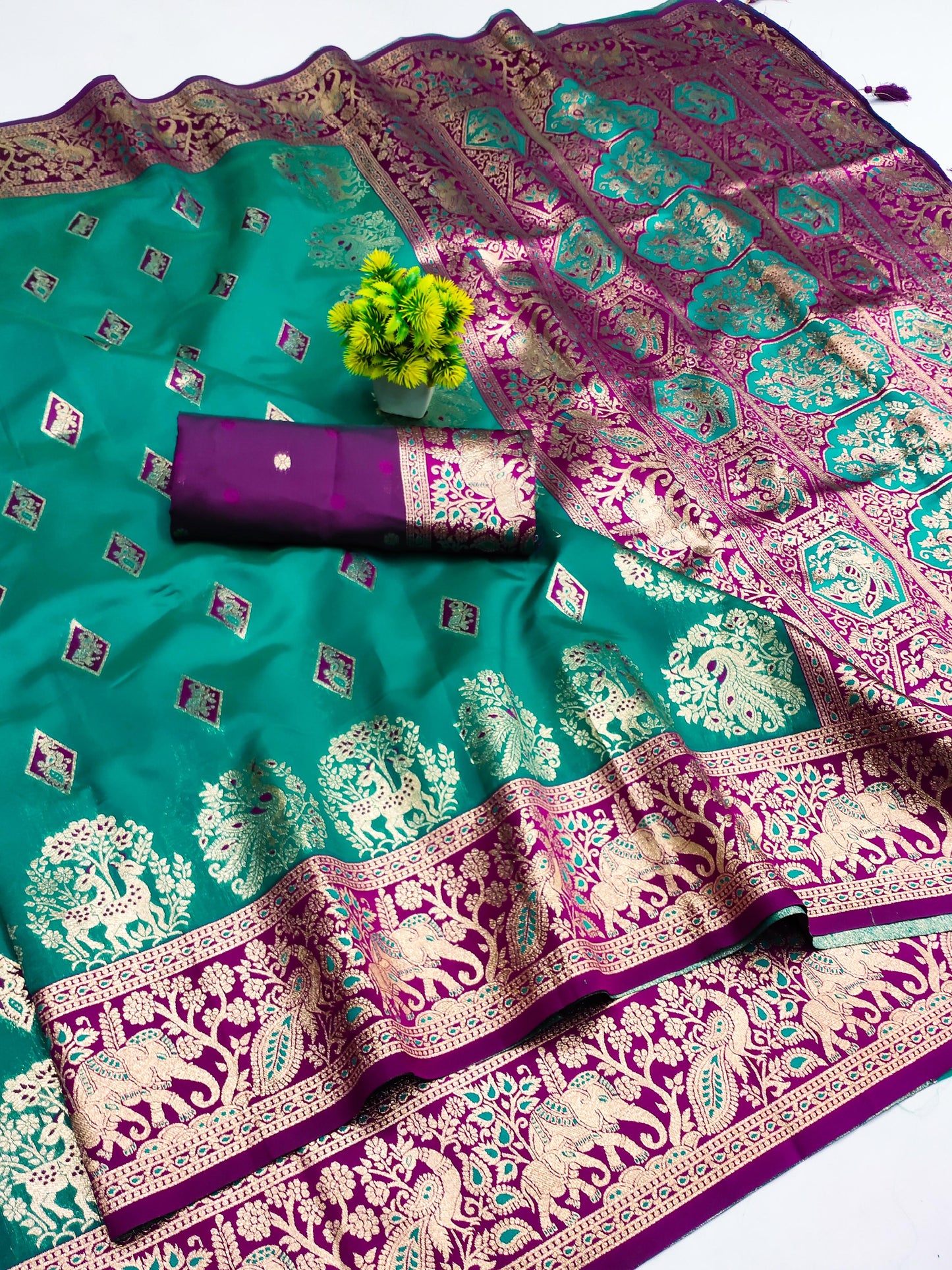 AJ-MASAKALI Soft Finish Silk Saree with Patola and Figures Jari Weaving all over the body with Contrast Pallu and Blouse