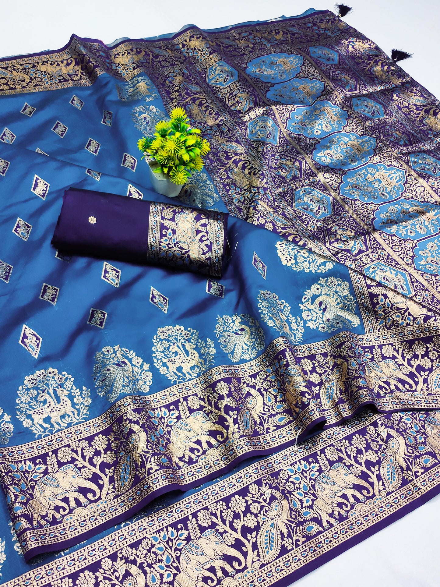 AJ-MASAKALI Soft Finish Silk Saree with Patola and Figures Jari Weaving all over the body with Contrast Pallu and Blouse