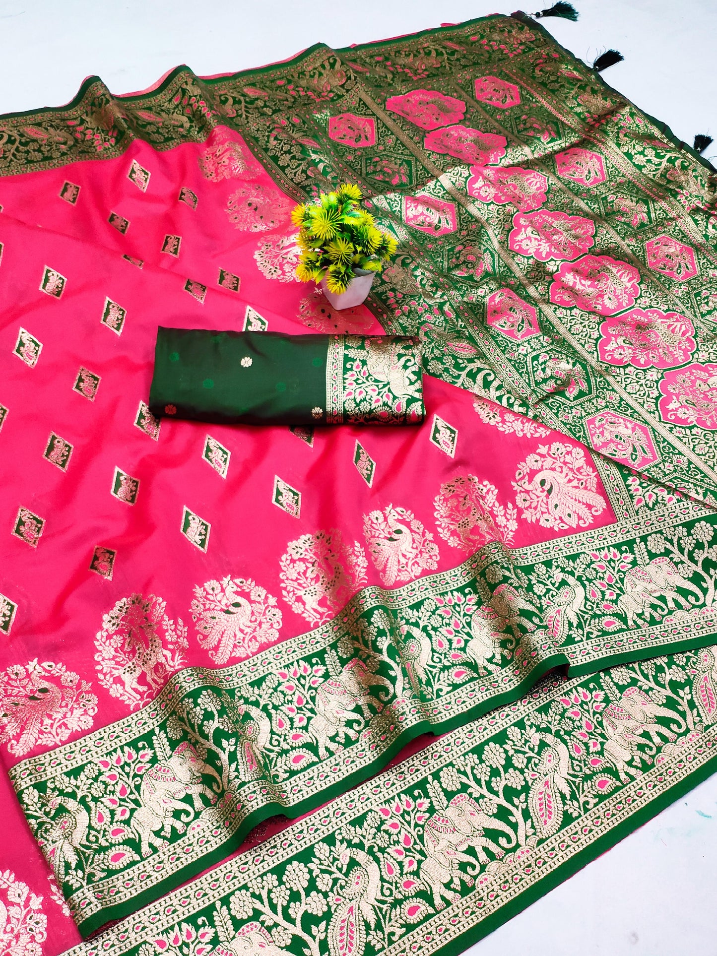 AJ-MASAKALI Soft Finish Silk Saree with Patola and Figures Jari Weaving all over the body with Contrast Pallu and Blouse