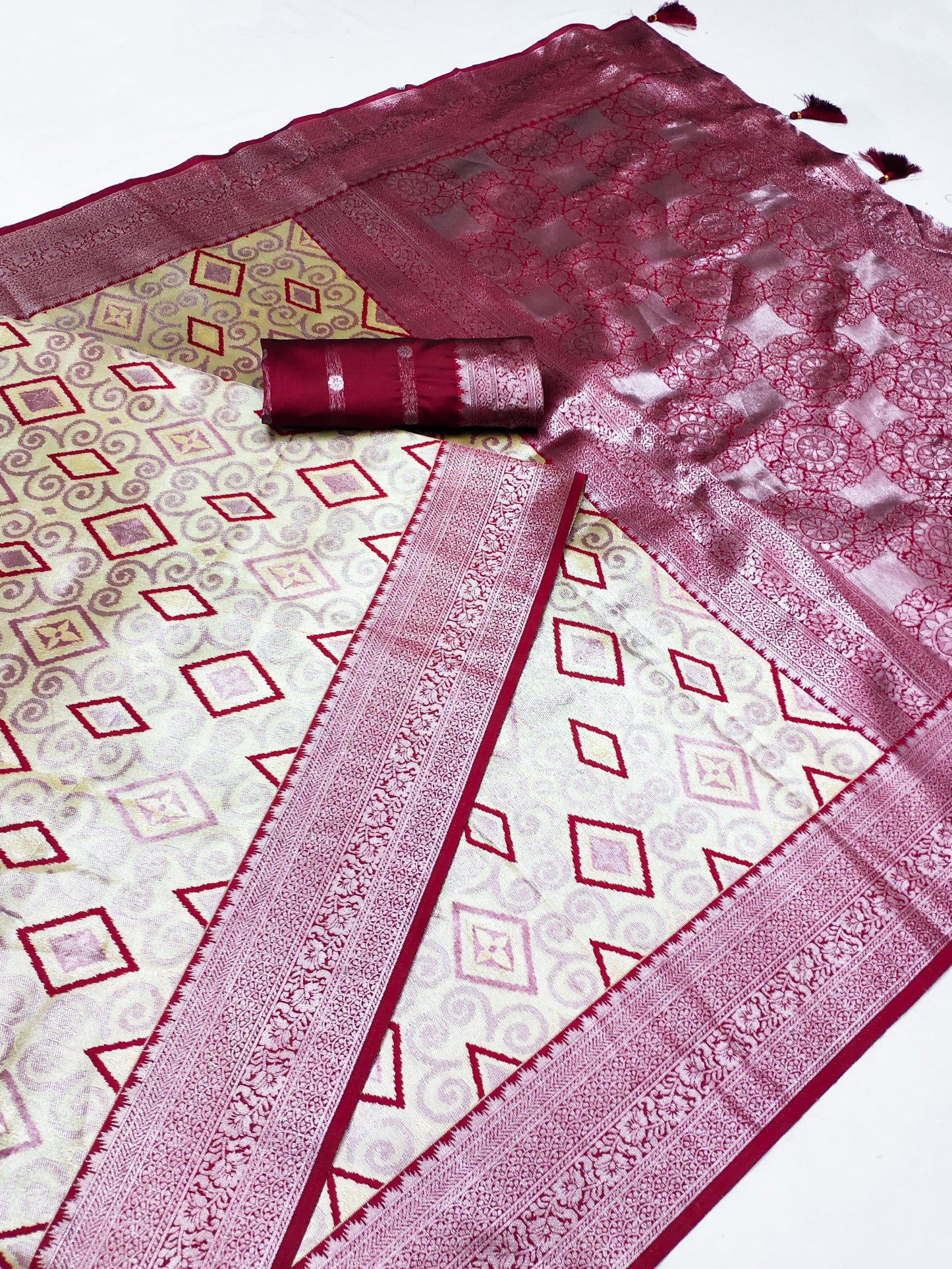 AJ-GEETANJALI PREMIUM SILVER PATTU SAREE WITH BEAUTIFUL BATIK PRINT ON BODY WITH SILVER JAREE BORDER WITH RICH PALLU AND TASSELS ATTACHED ON IT