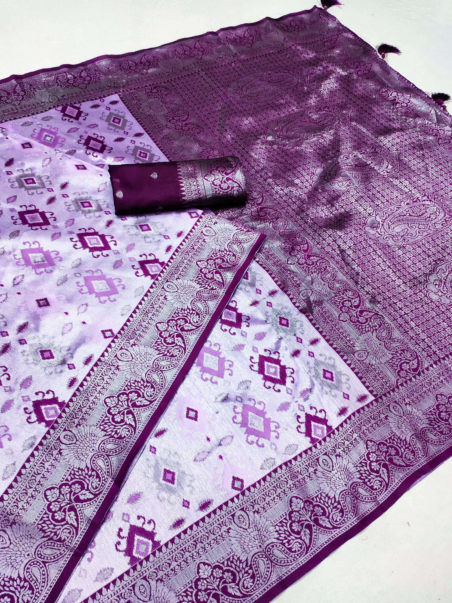 AJ-NIHARIKA PREMIUM SILVER PATTU SAREE WITH BEAUTIFUL BATIK PRINT ON BODY WITH SILVER JAREE BORDER WITH RICH PALLU AND TASSELS ATTACHED ON IT