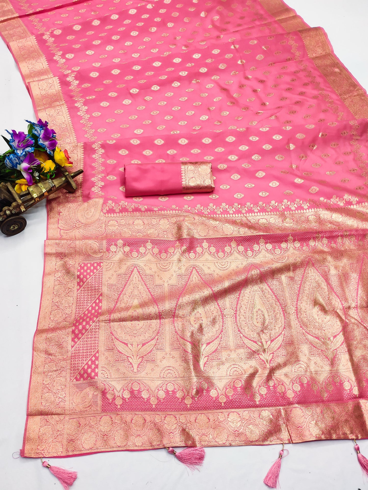 AJ-GARDEN SOFT SILK SAREE WITH BOLLWOOD STYLE PALLU WITH KALASH AND ZAREE WEAVING DESIGN ALL OVER