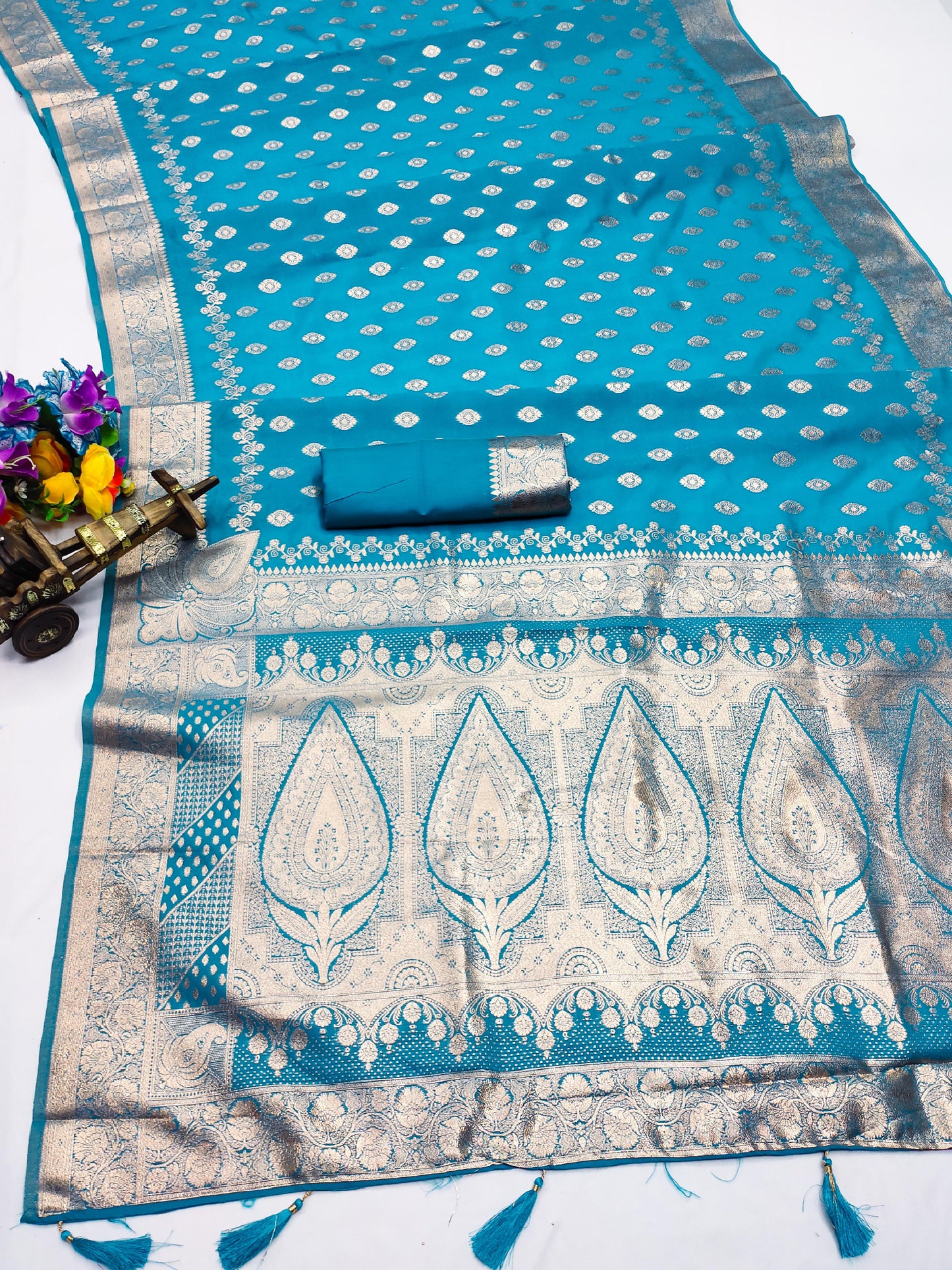 AJ-GARDEN SOFT SILK SAREE WITH BOLLWOOD STYLE PALLU WITH KALASH AND ZAREE WEAVING DESIGN ALL OVER
