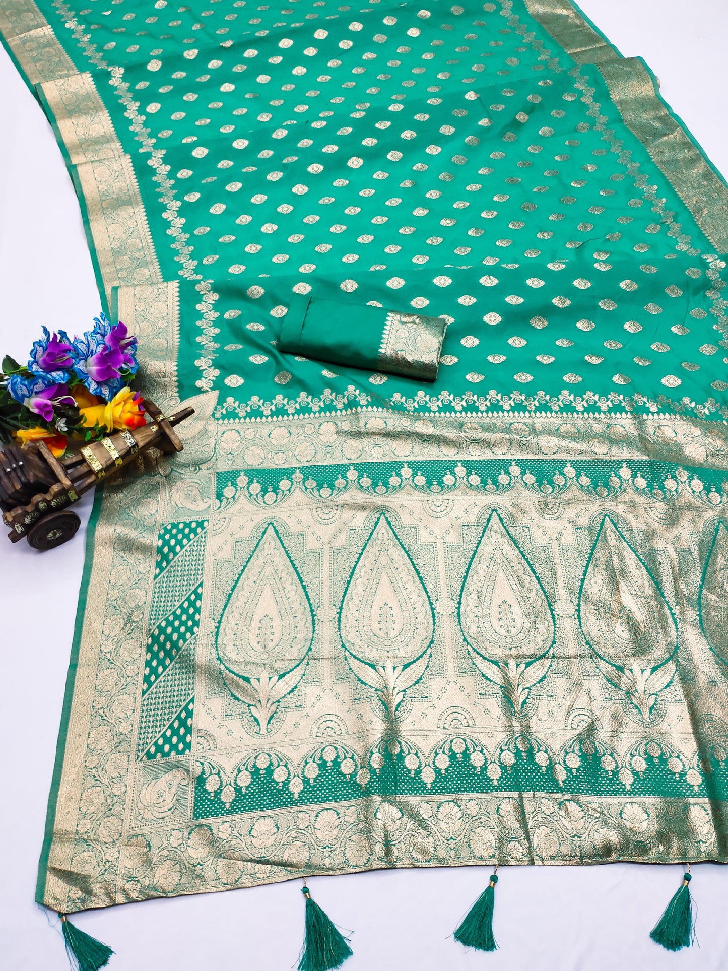 AJ-GARDEN SOFT SILK SAREE WITH BOLLWOOD STYLE PALLU WITH KALASH AND ZAREE WEAVING DESIGN ALL OVER