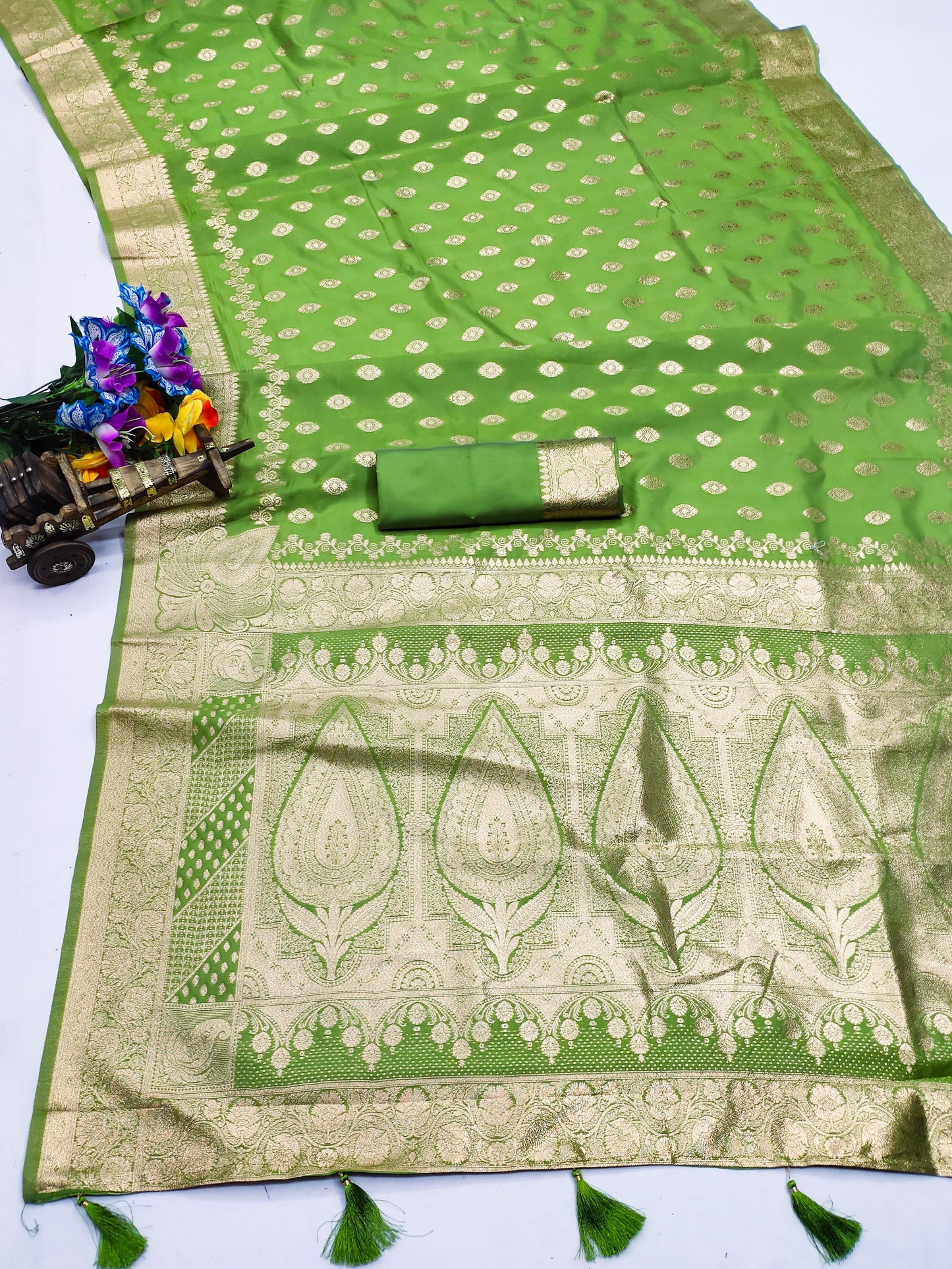 AJ-GARDEN SOFT SILK SAREE WITH BOLLWOOD STYLE PALLU WITH KALASH AND ZAREE WEAVING DESIGN ALL OVER