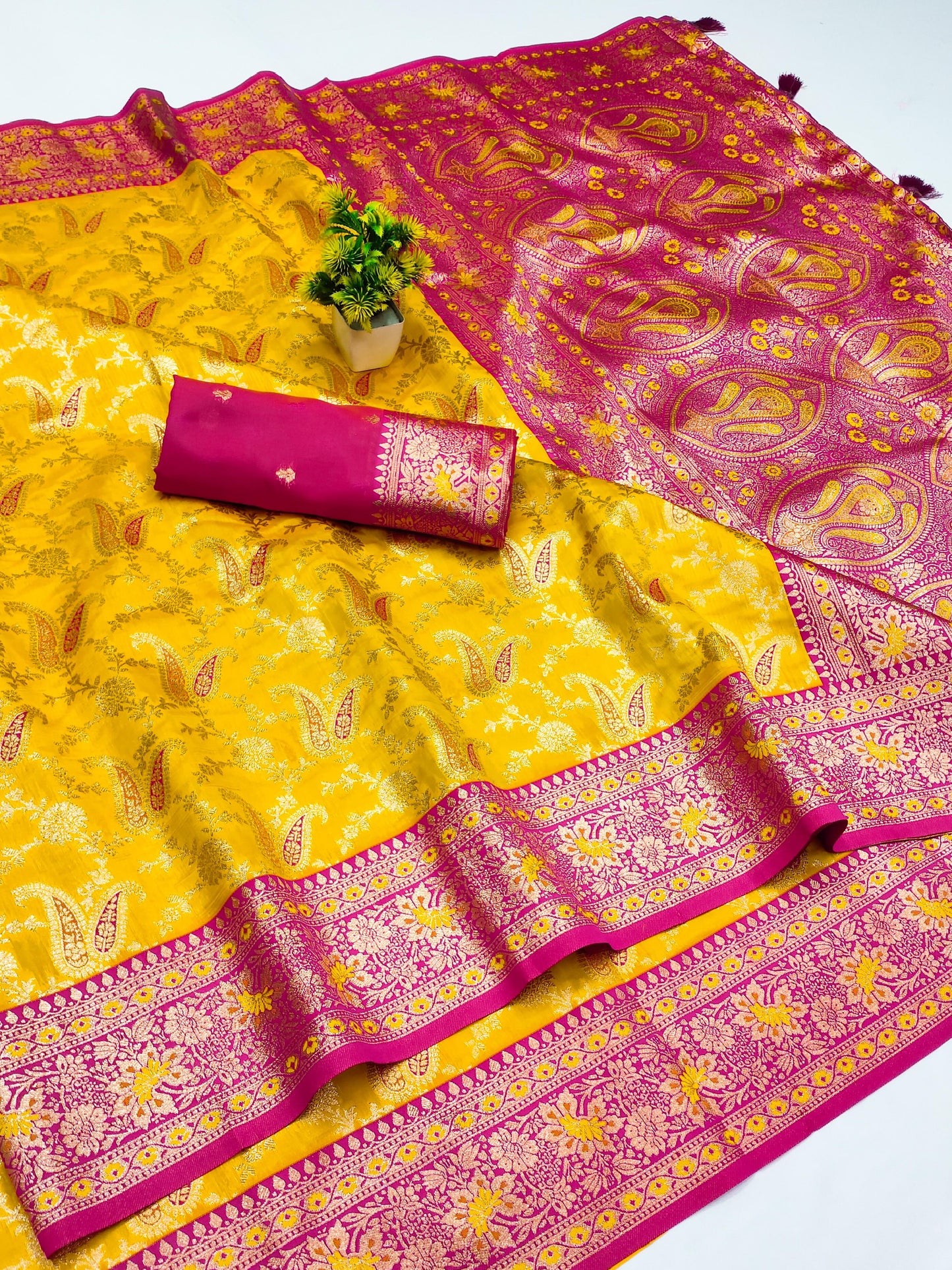 AJ-AISHWARIYA SOFT SILK SAREE WITH BEAUTIFUL CARRY DEISNG WITH MEENAKARI WORK WITH AWESOME PALLU WITH TASSELS ATTACHED