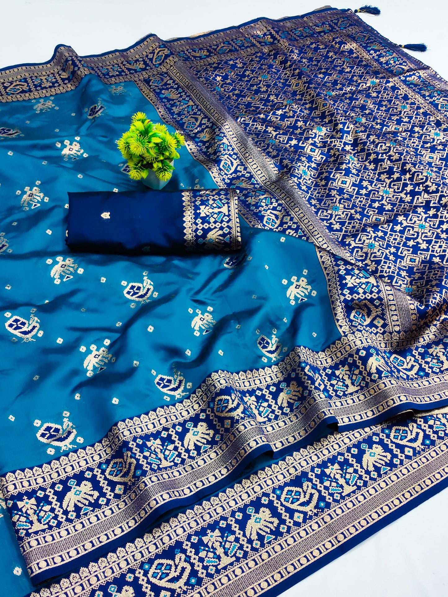 AJ-PATOLA  SOFT SILK SAREE VIRAL PATOLA DESIGN WITH MEENAKARI WORK WITH RICH PALLU AND TASSELS ATTACHED WITH 6.30 MTR CUT