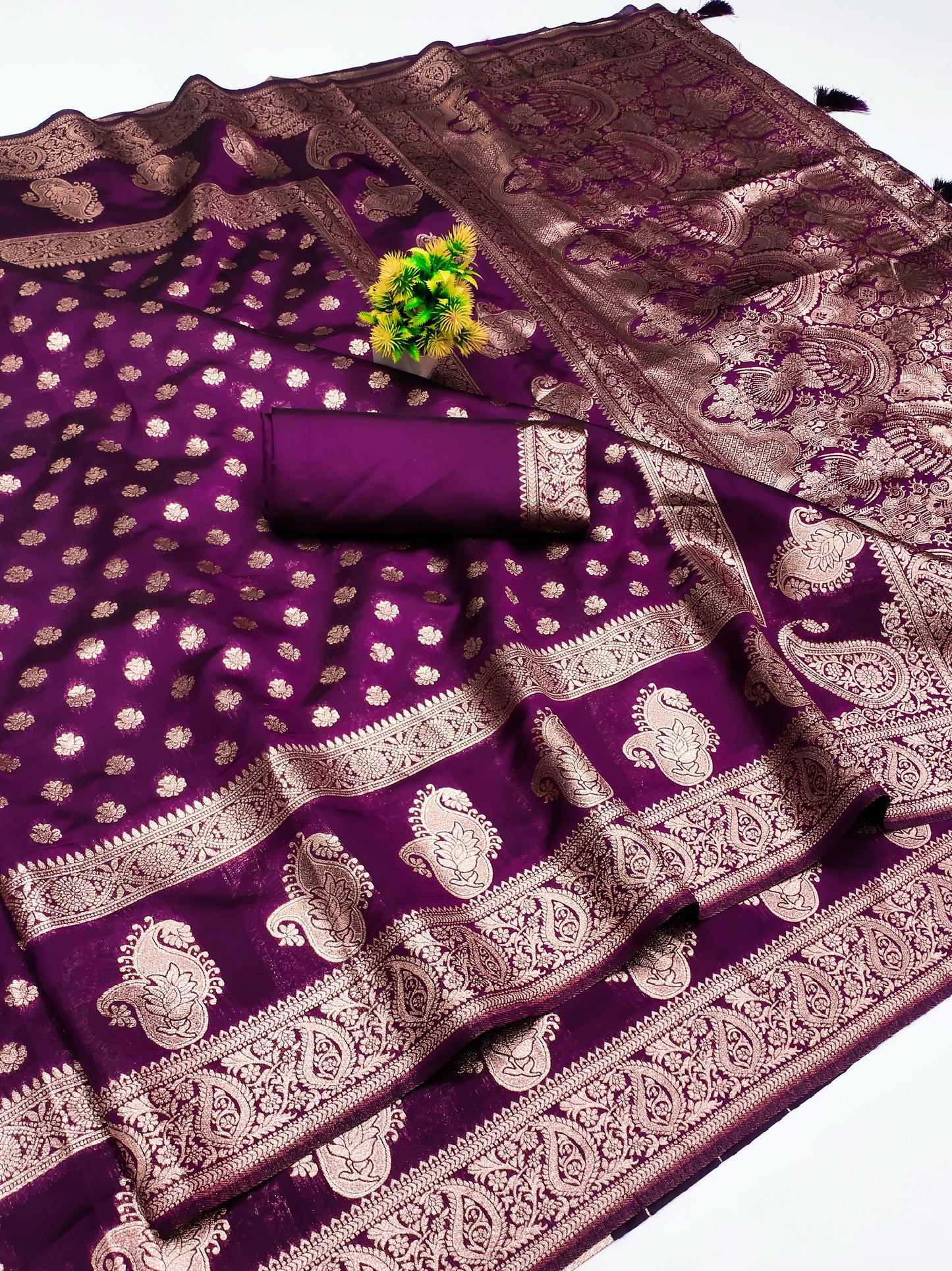 AJ-PREETY SOFT SILK SAREE WITH BUTHA BOX DESIGH WITH UNIQUE BEAUTIFUL PALLU WITH TASSELS